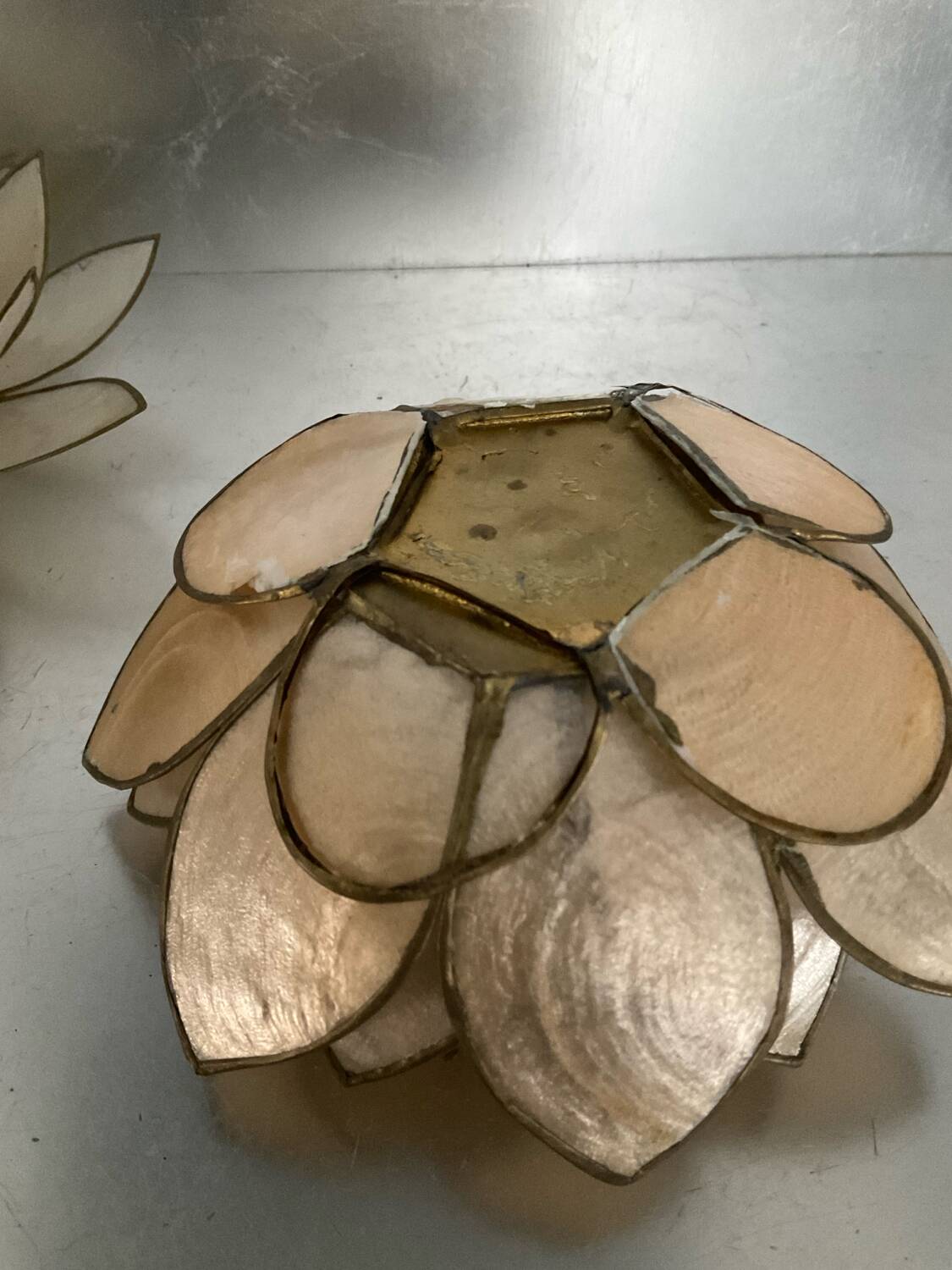 Pair of lotus candle holders in mother-of-pearl