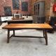 Ensemble table et son banc brutaliste