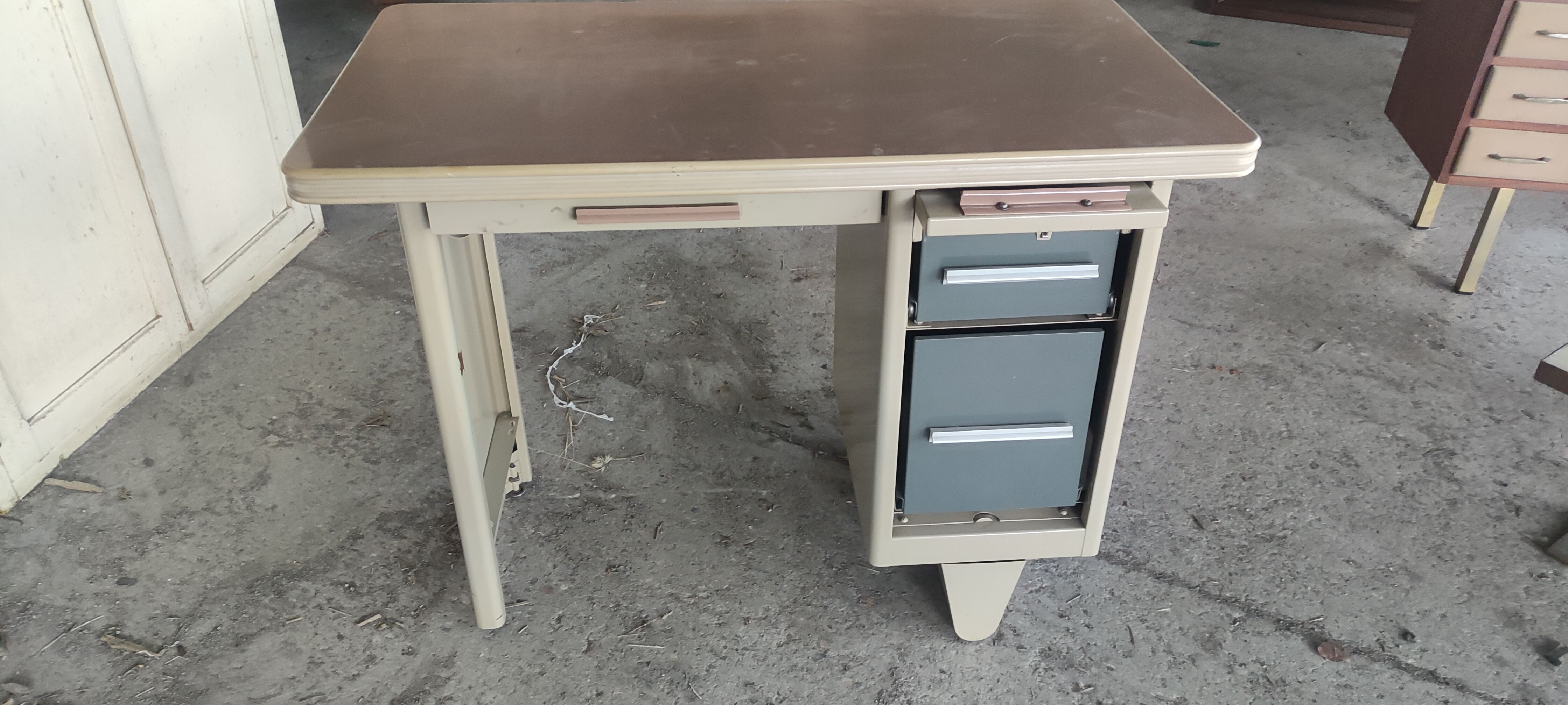 Metal desk of the 60s manufactured by RCB
