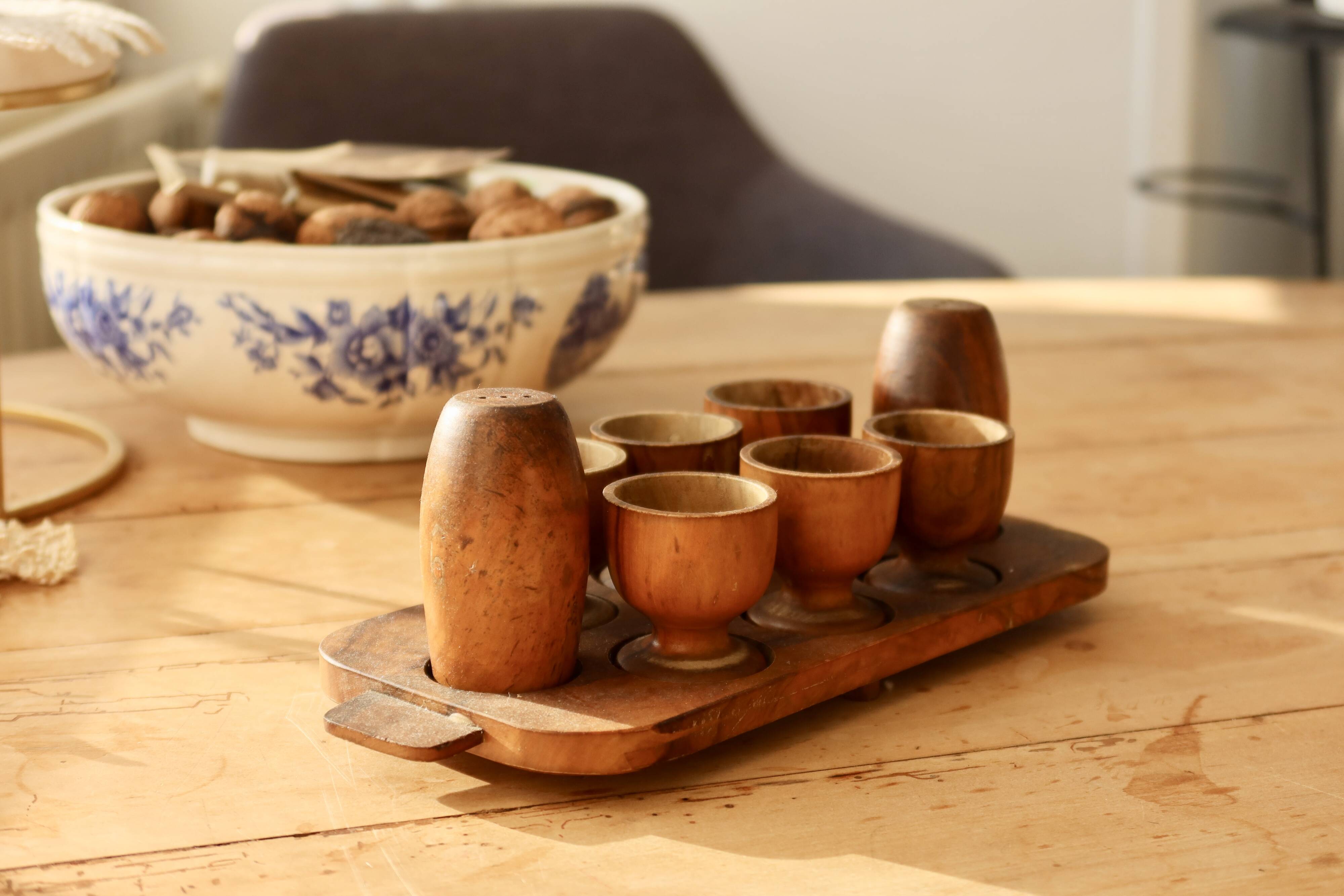 6 vintage wooden egg cups and salt and pepper shakers - Mid-century