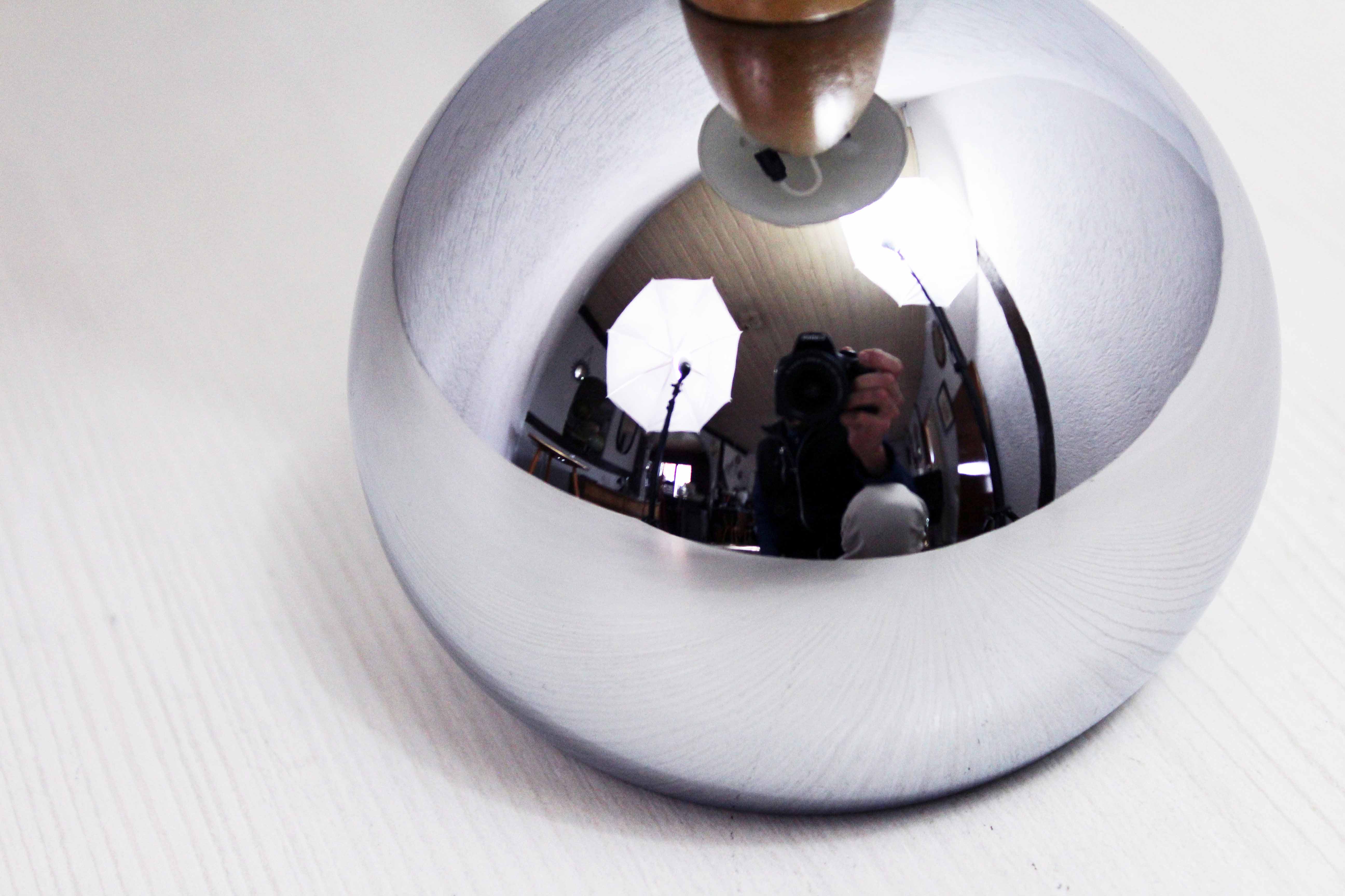Lampe de table en hêtre et métal chromé