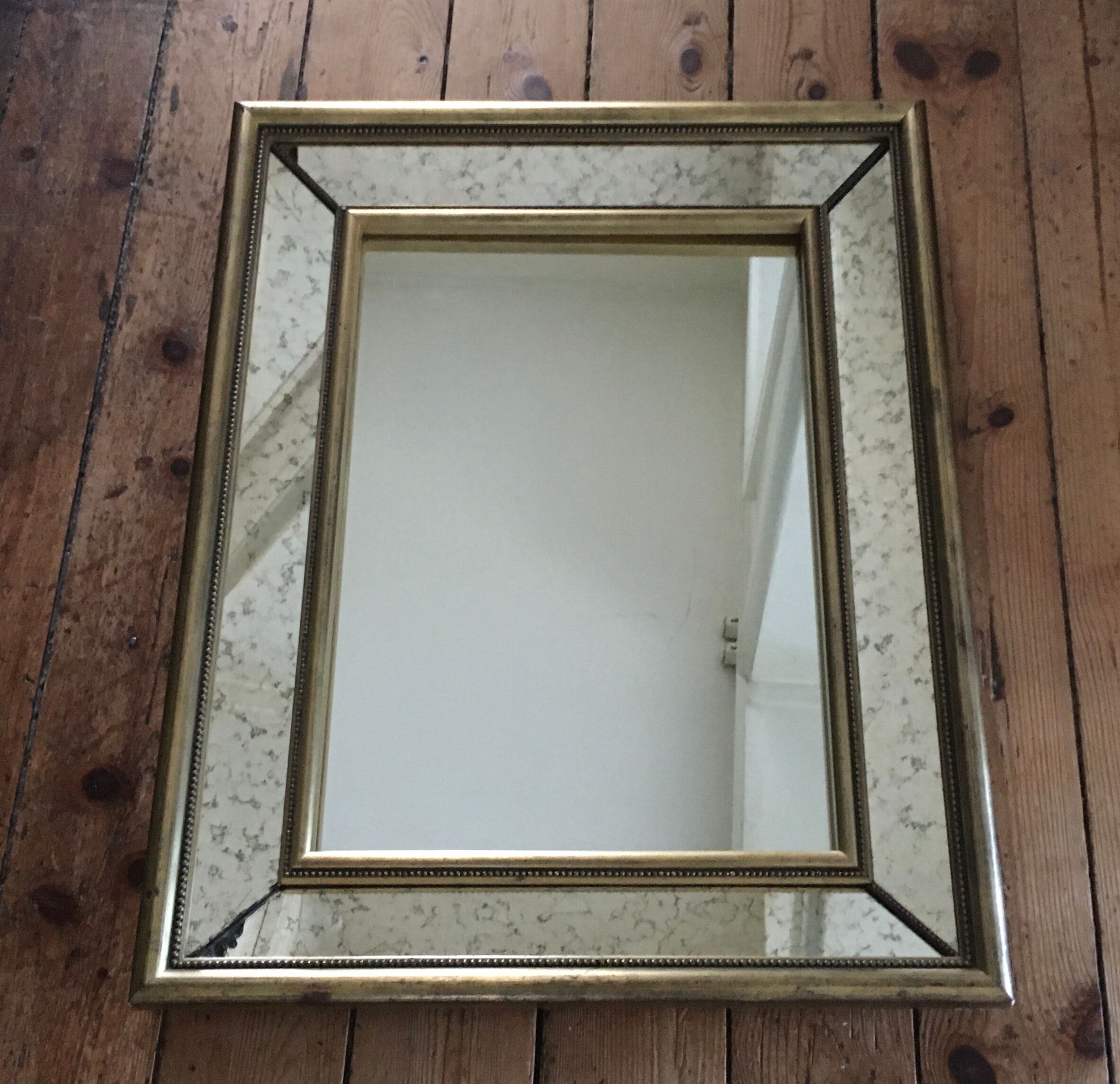Golden mirror with 68 x 54 cm