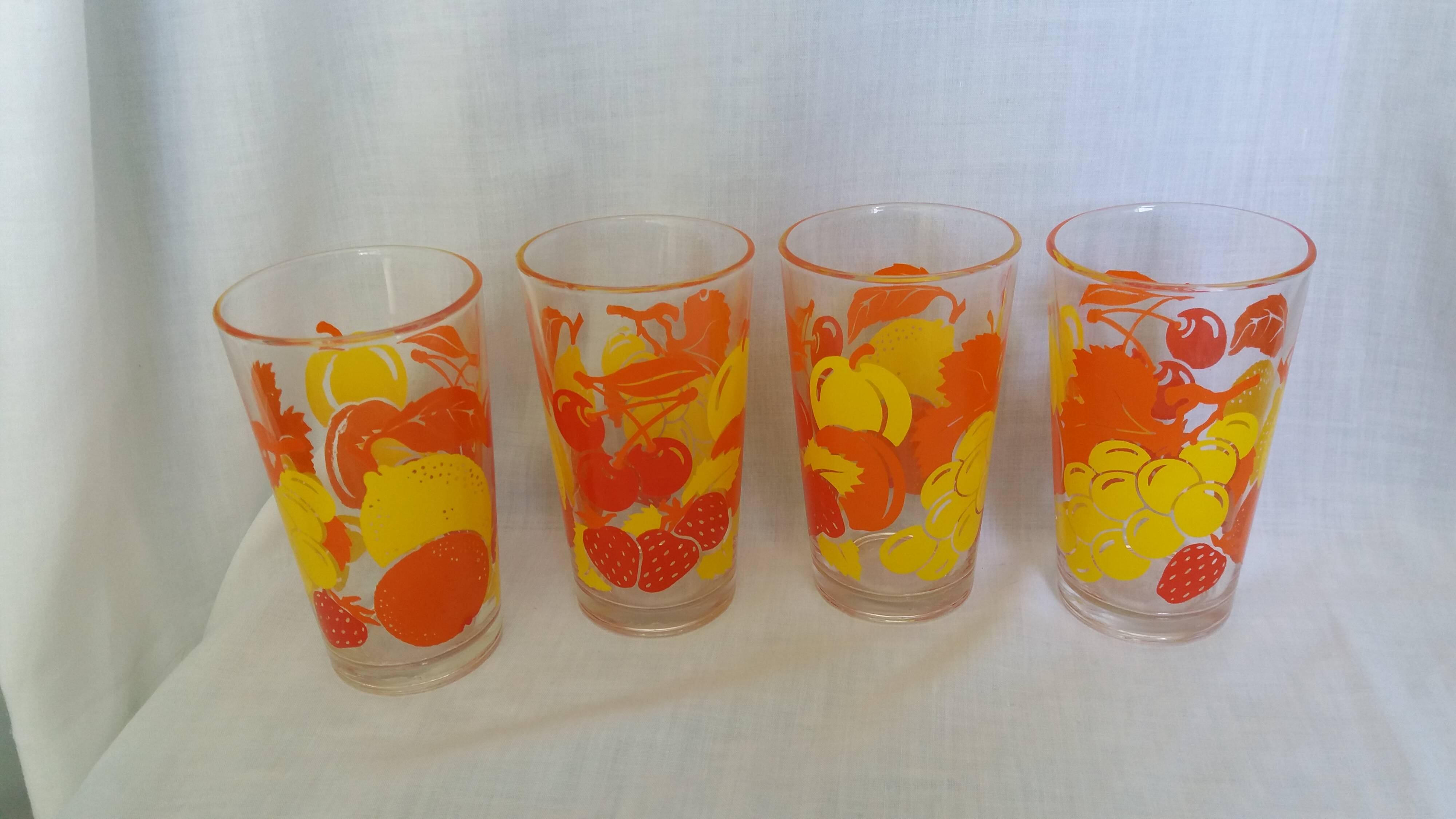 Verres vintage décorated with orange and yellow lemon fruits, Italy.