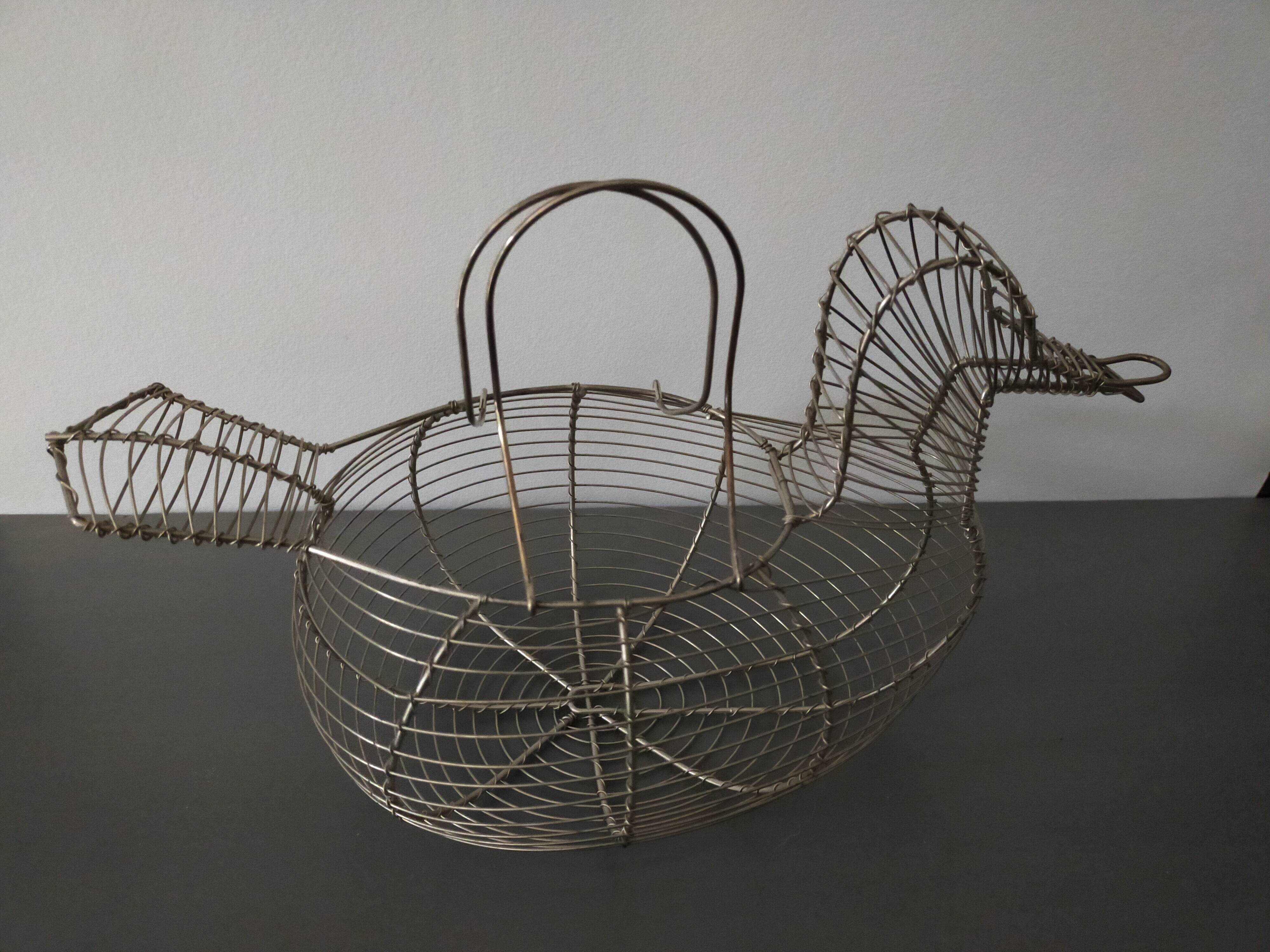 Vintage duck shaped metal egg basket in very good condition
