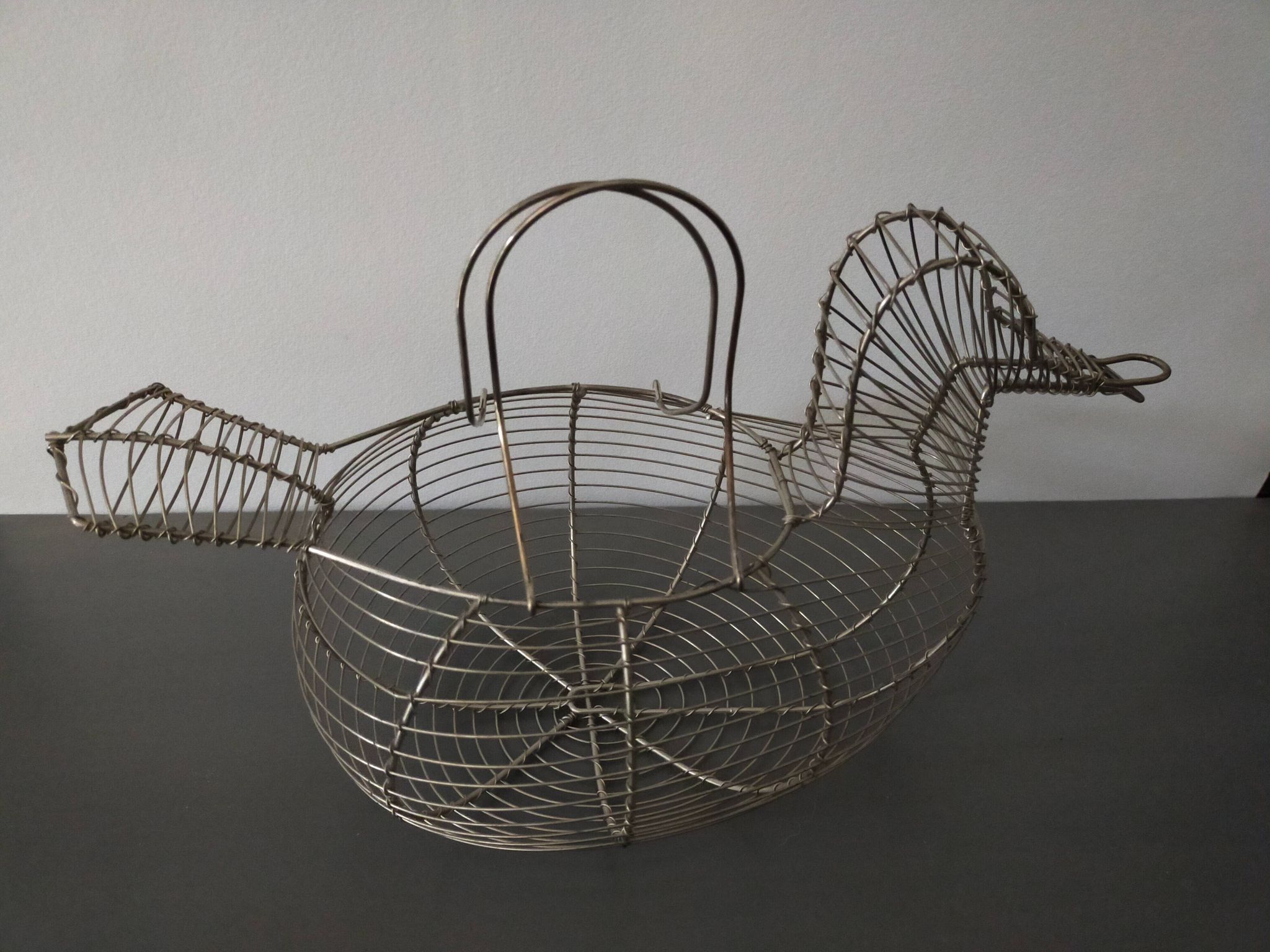 Vintage duck shaped metal egg basket in very good condition