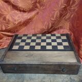 Ancien coffret de jeu de backgammon et de dames en bois