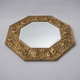 Miroir octogonal antique Arts & Crafts en laiton gaufré à fleurs des années 1920