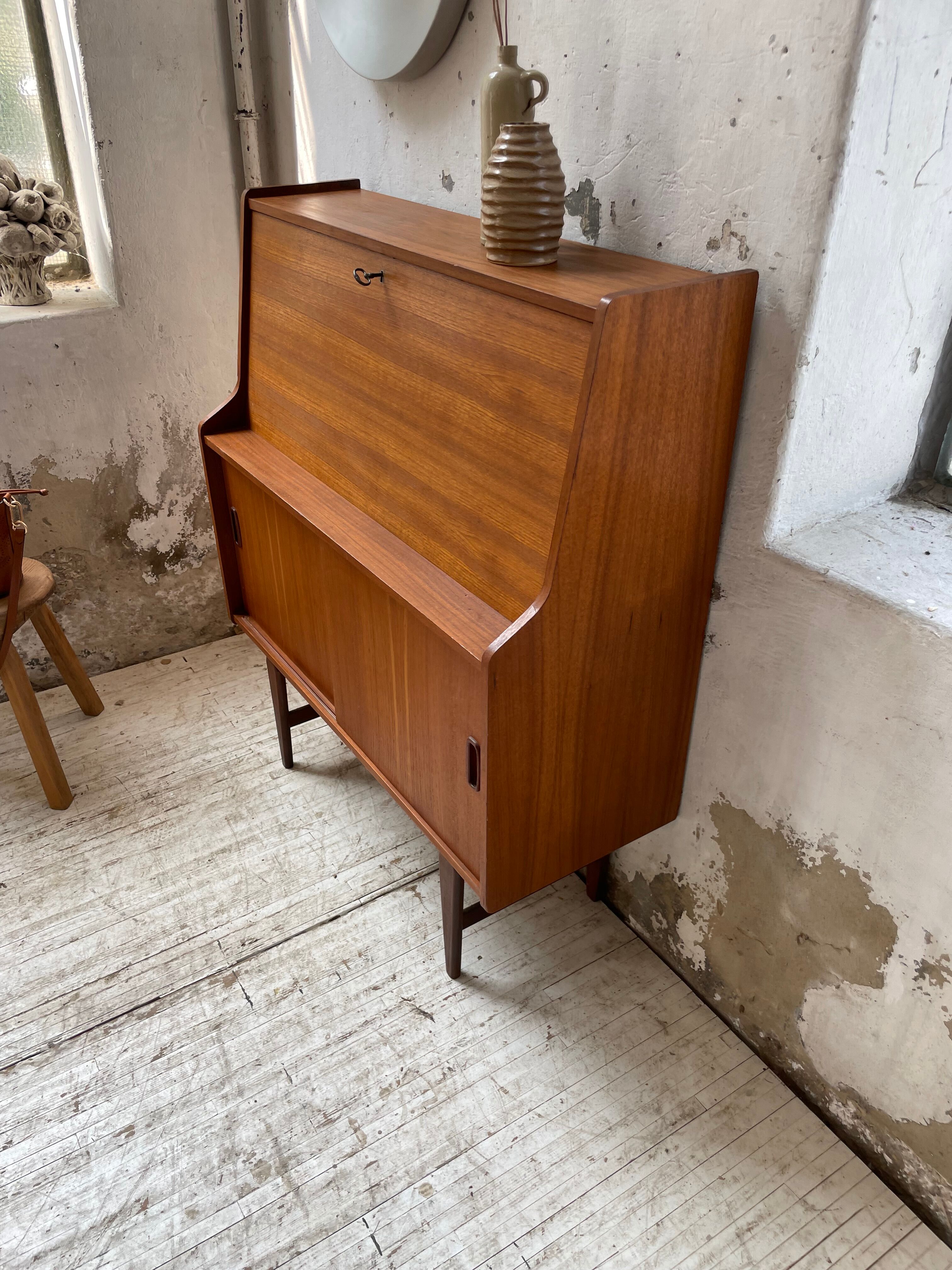 Secretary Samcom teck 1960