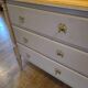 Commode en bois peint