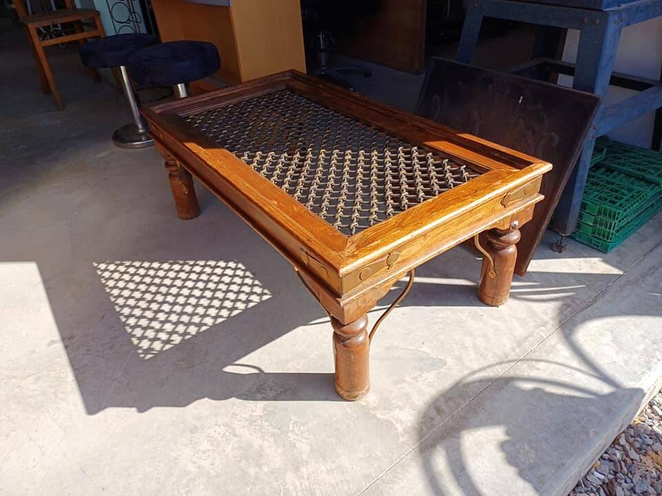 Table basse bois et fer style indien
