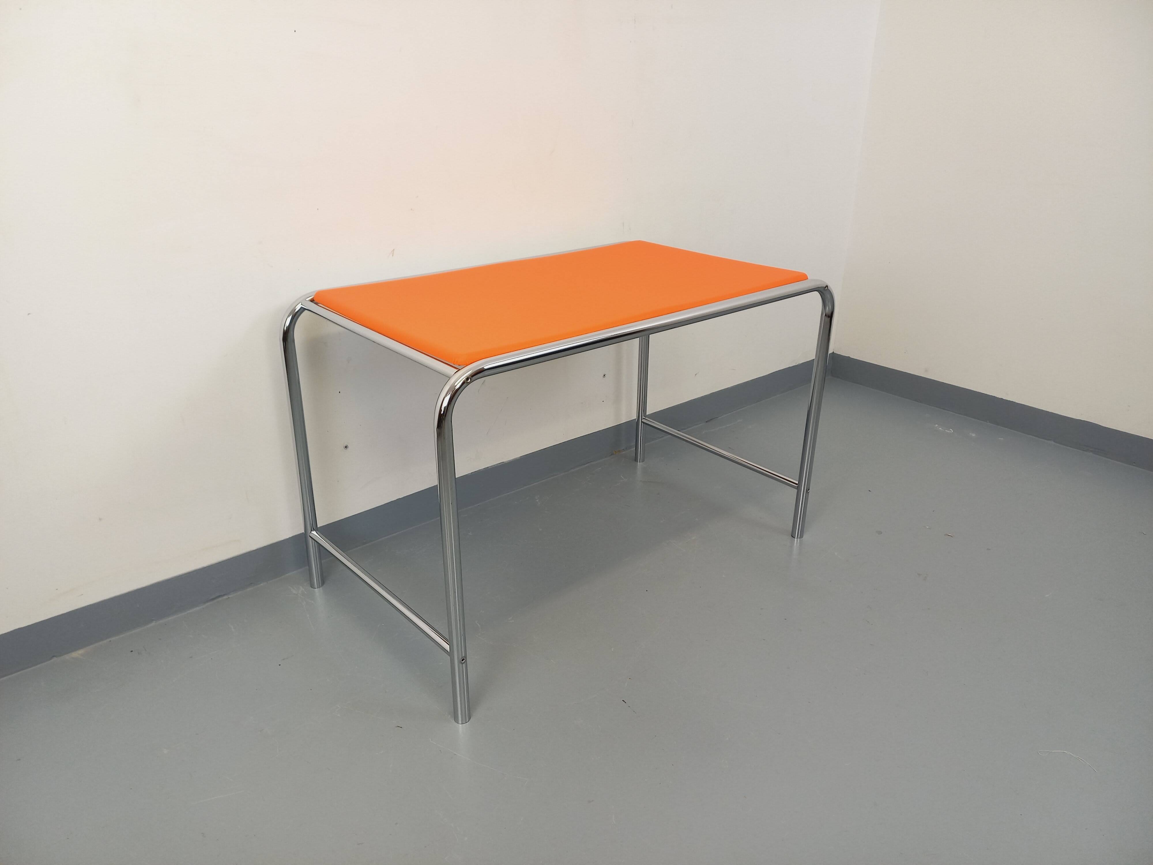 Bureau vintage en skai orange et chrome des années 70
