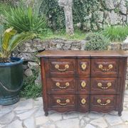 Commode arbalète en noyer époque 18ème siècle