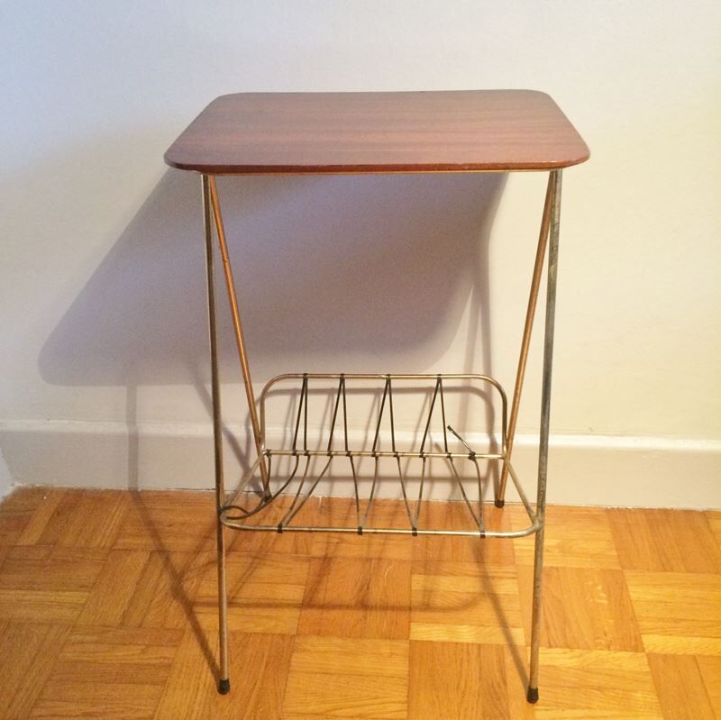 End of vintage magazines door sofa