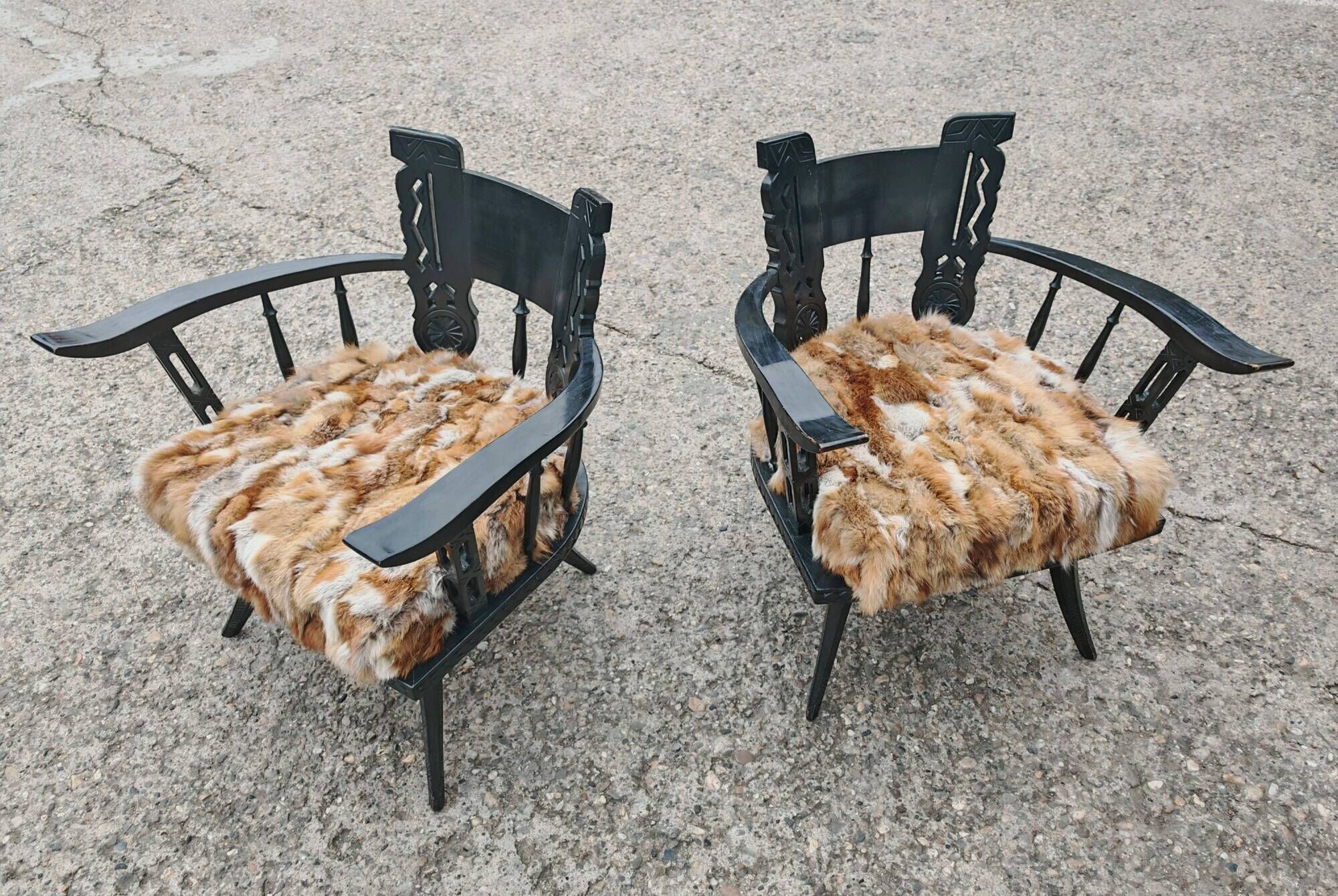 Pair of hand-carved armchairs in black lacquer and fur, 1920s.