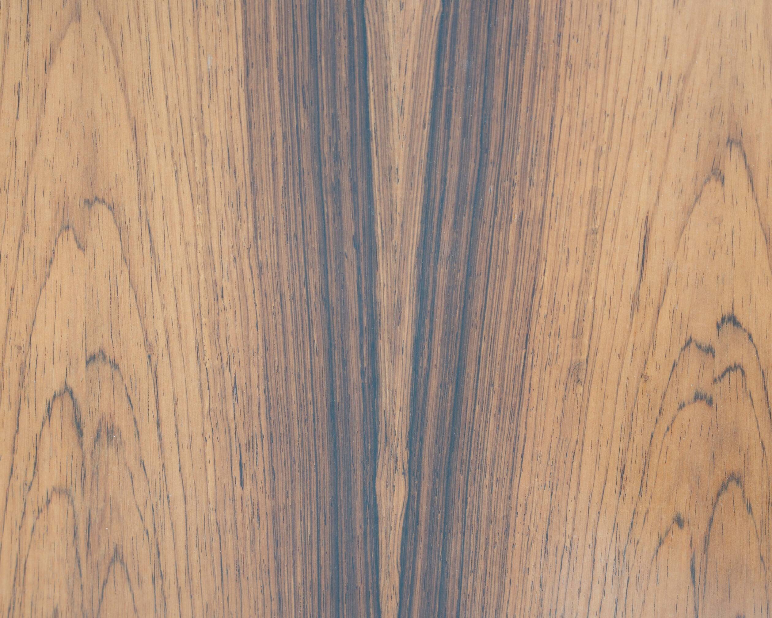 1970s round coffee table, with a remarkably beautiful grain.