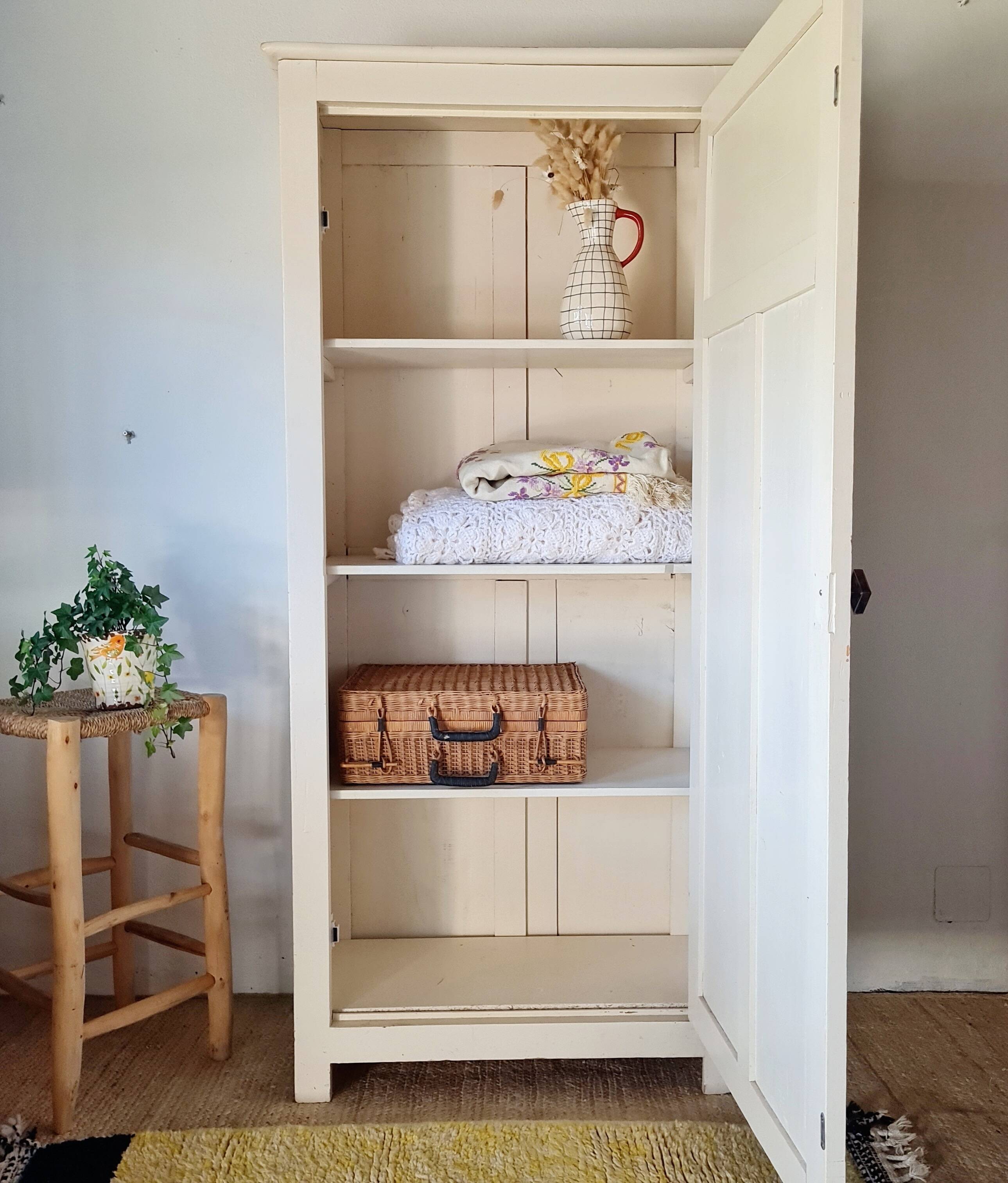 Antique Parisian bonnetière - Cream white - Panelled