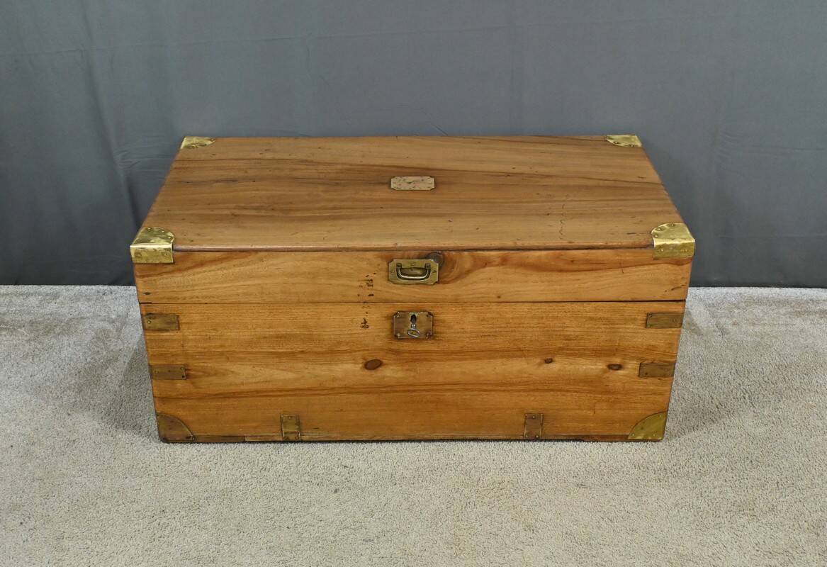Marine trunk in camphor wood, India – Late 19th century