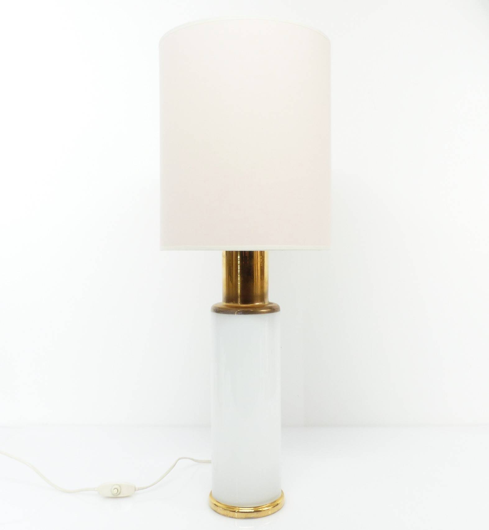 Lamp base in white opaline glass, Uno & Östen Kristiansson for Luxus Su