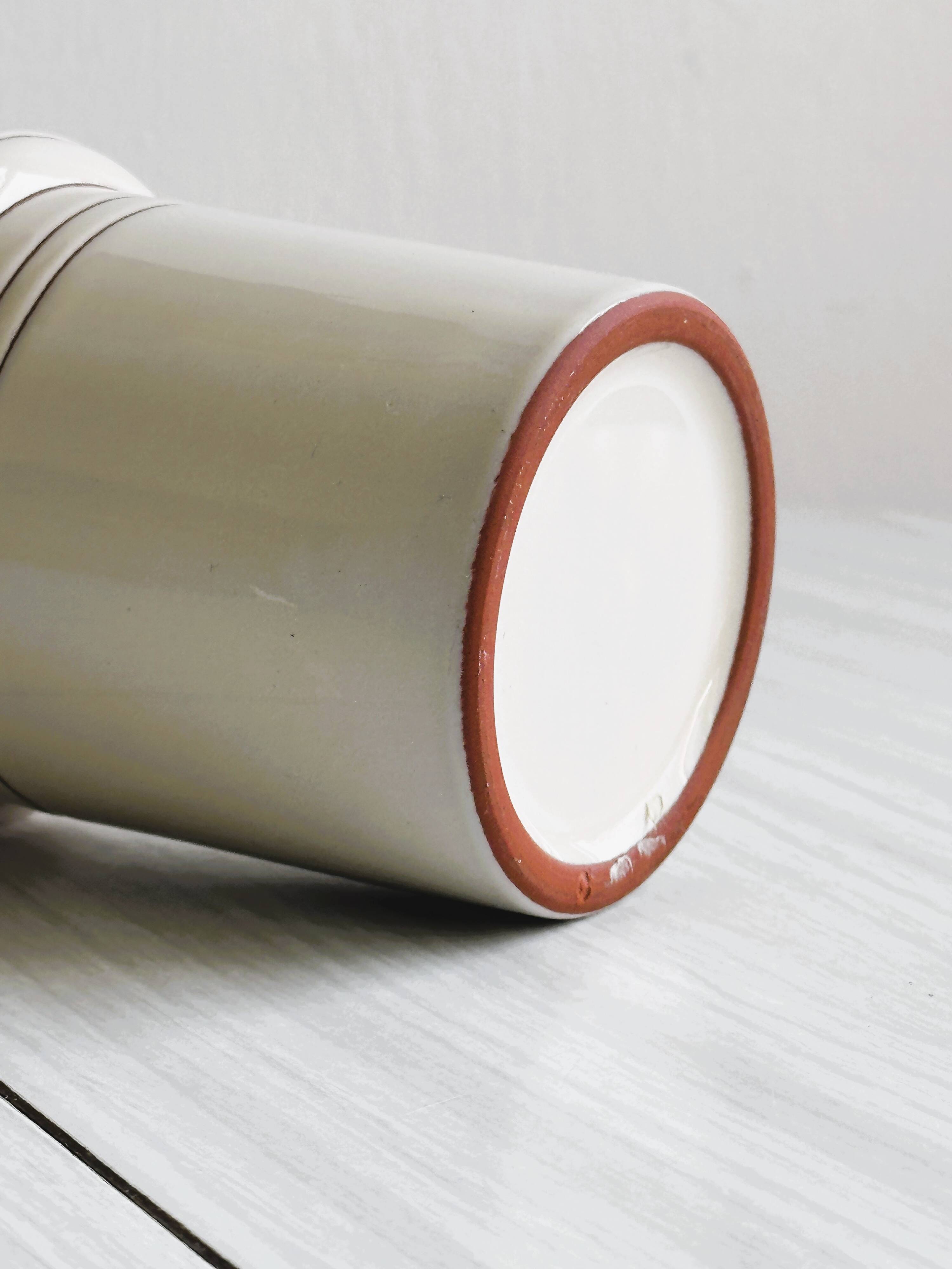 Ceramic sugar bowl with lid