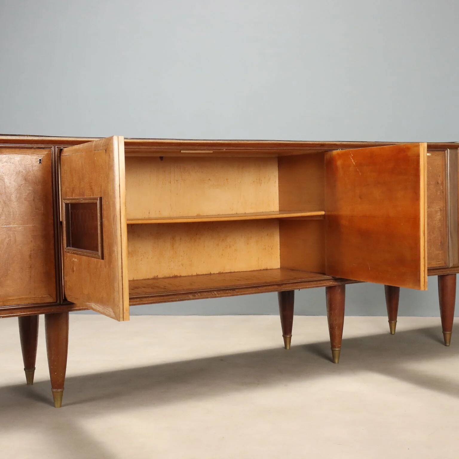 Buffet en loupe de bois des années 1950