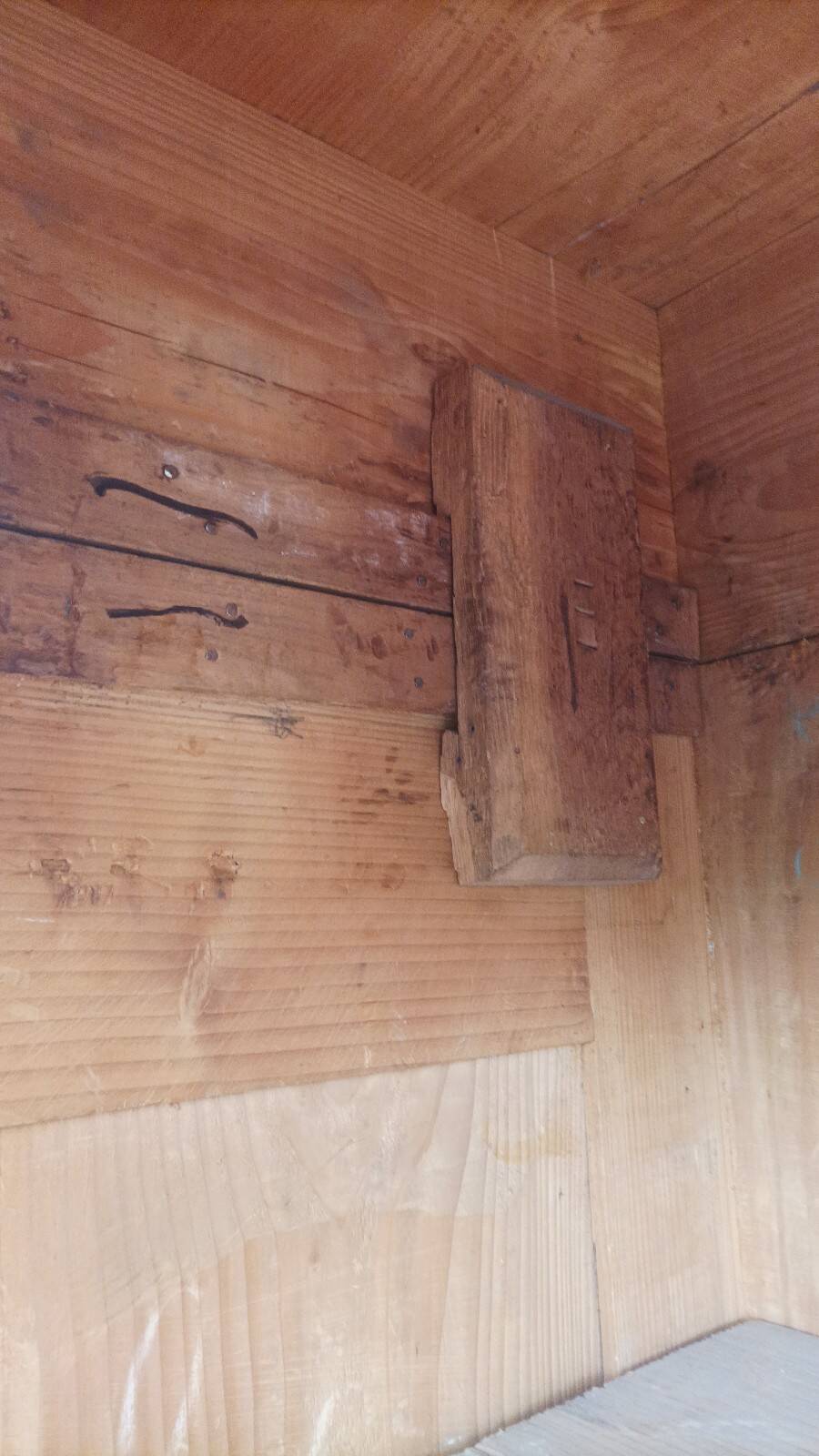 Mountain wardrobe chalet in pine from the 19th century