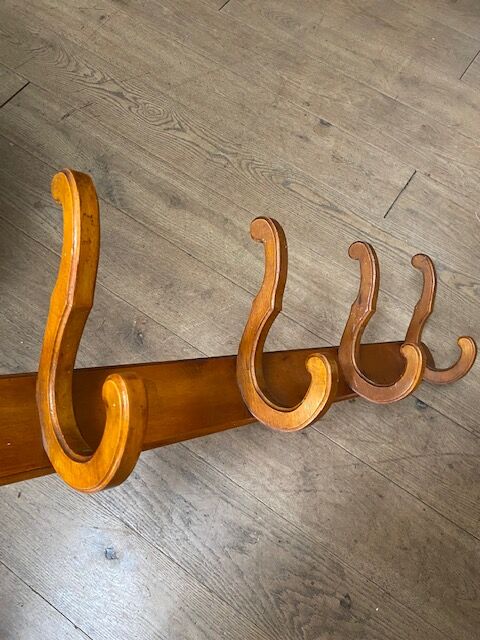 Curved wooden wall rack 4 hangers