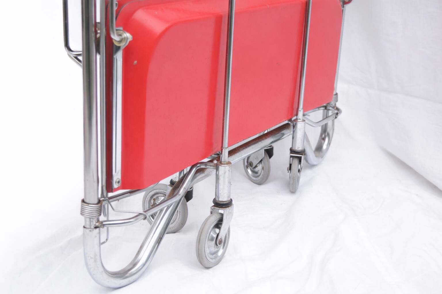 Table bar pliante en métal et panneau composite Dinett, rouge