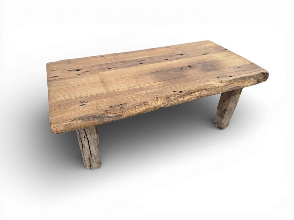 Vintage coffee table in sturdy wood / coffee table