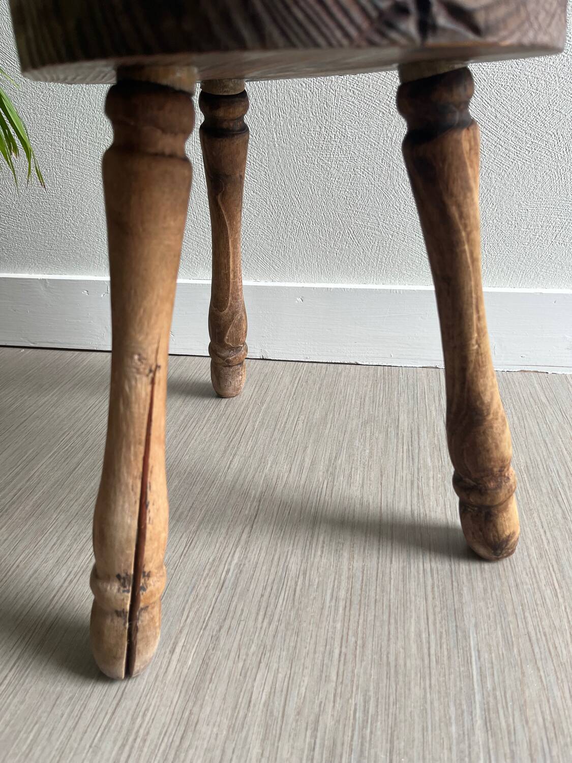 Tabouret tripode bois