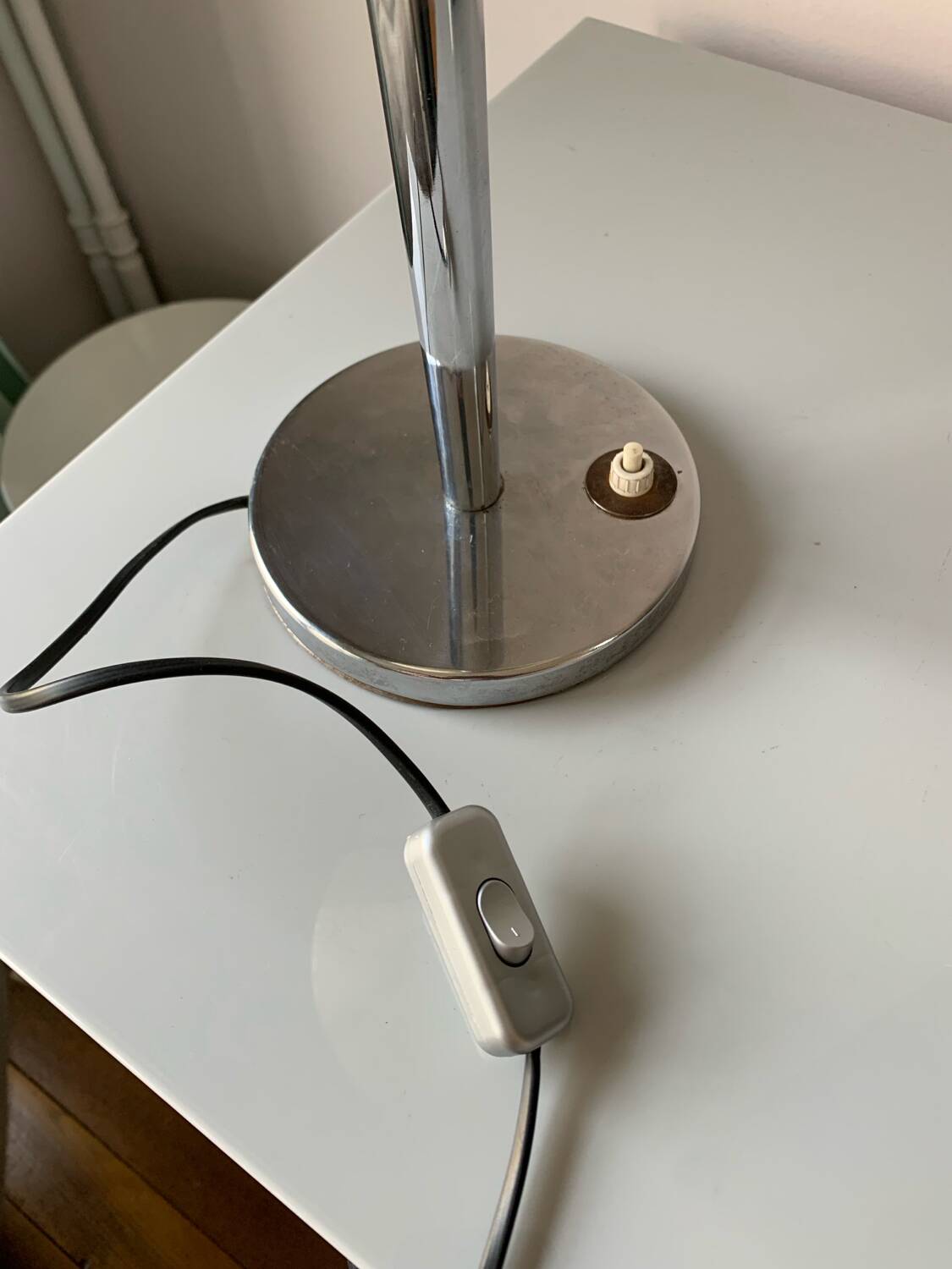 Art deco white opaline chrome lamp