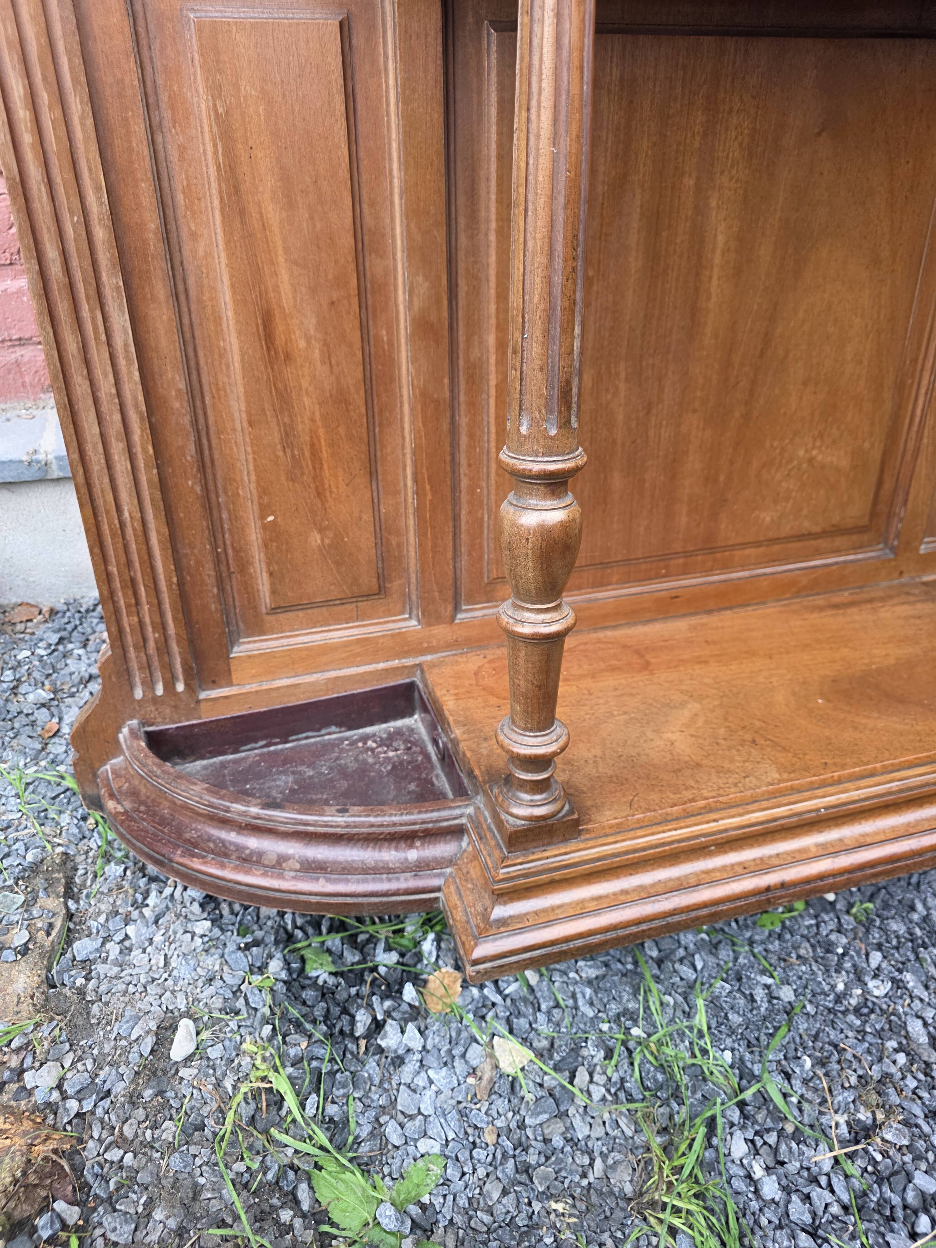 Vestiaire porte manteau en noyer fin XIXe