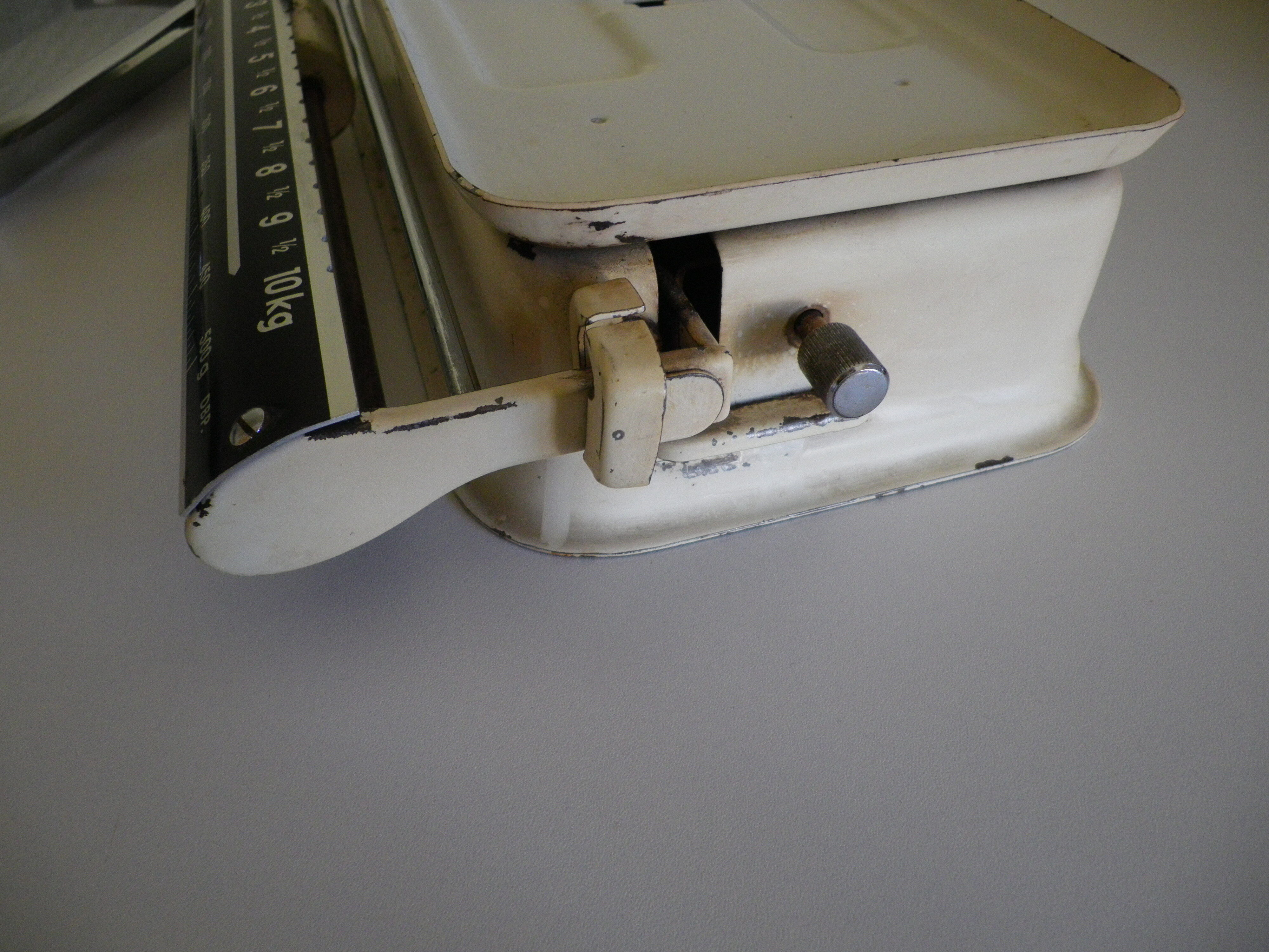 Old metal and chrome metal balance - Krups brand - 1960s