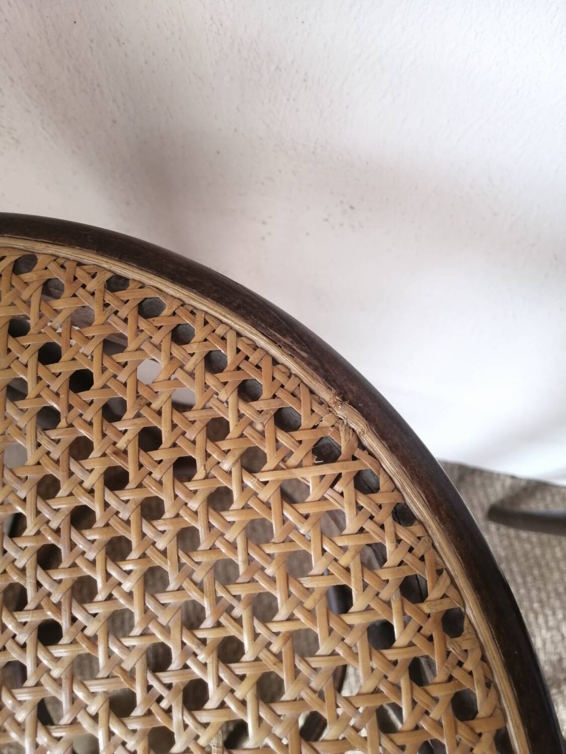 Set of 4 high bistro stools in curved wood and canework.