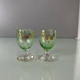 Service à liqueur en cristal teinté vert avec rehauts de dorures à décor de