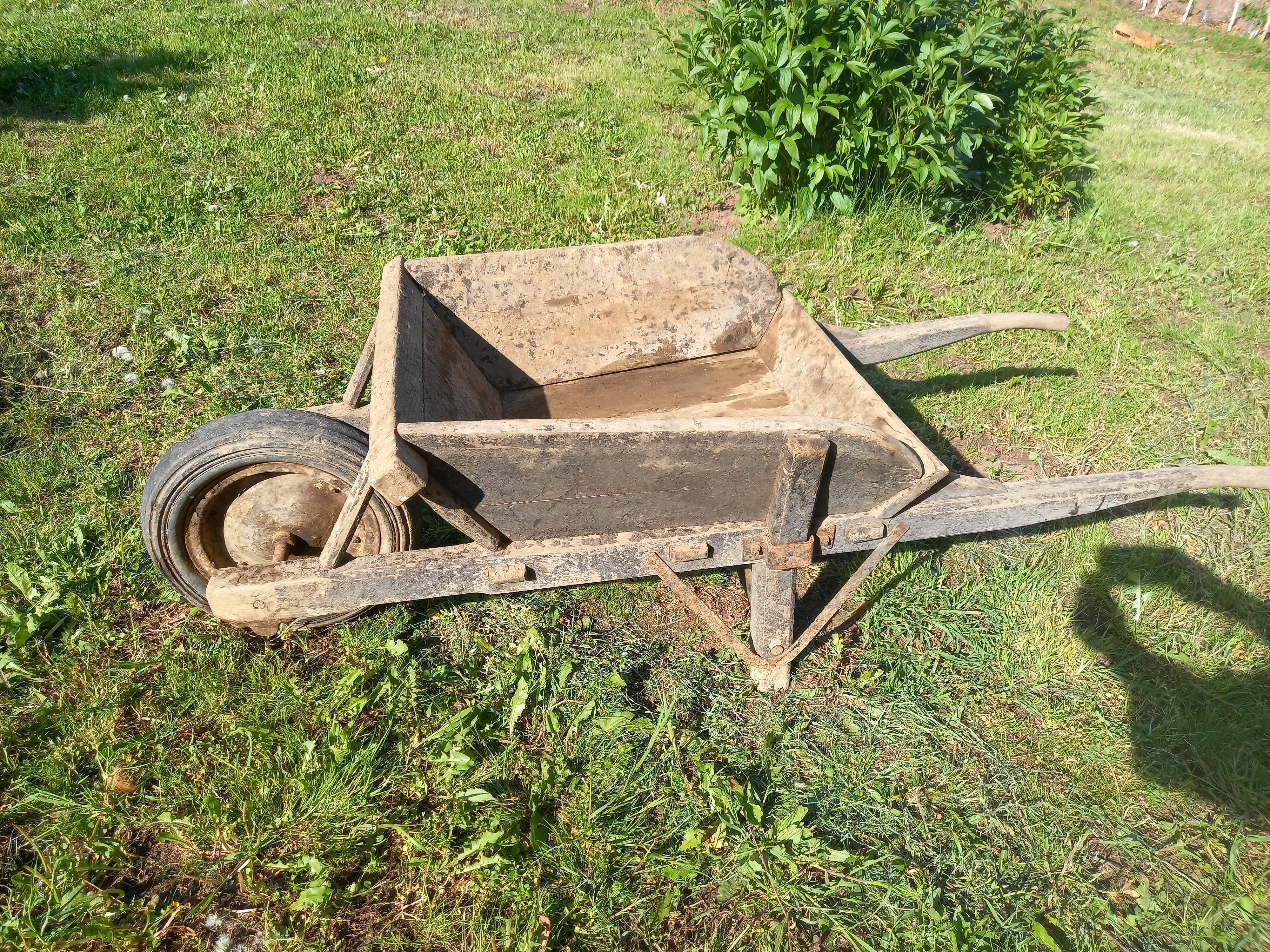 Wood wheelbarrow