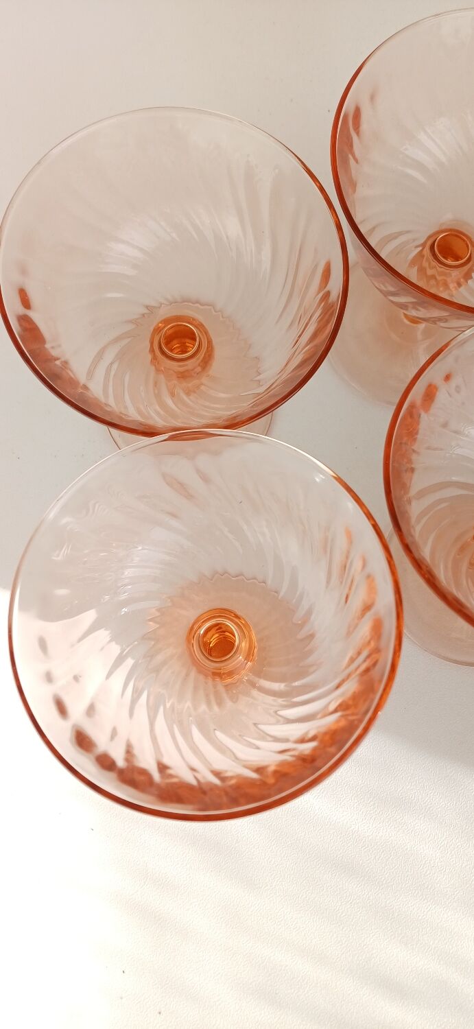 Champagne coupe, pink, rosaline.