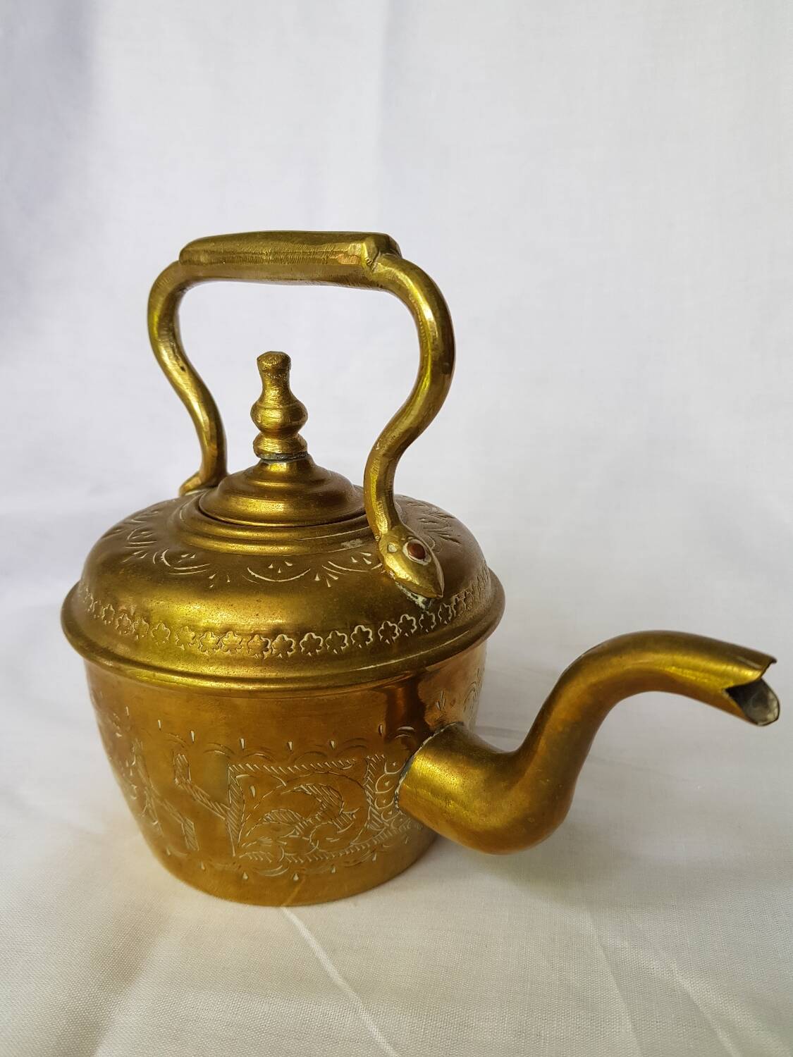 Théière vintage en laiton