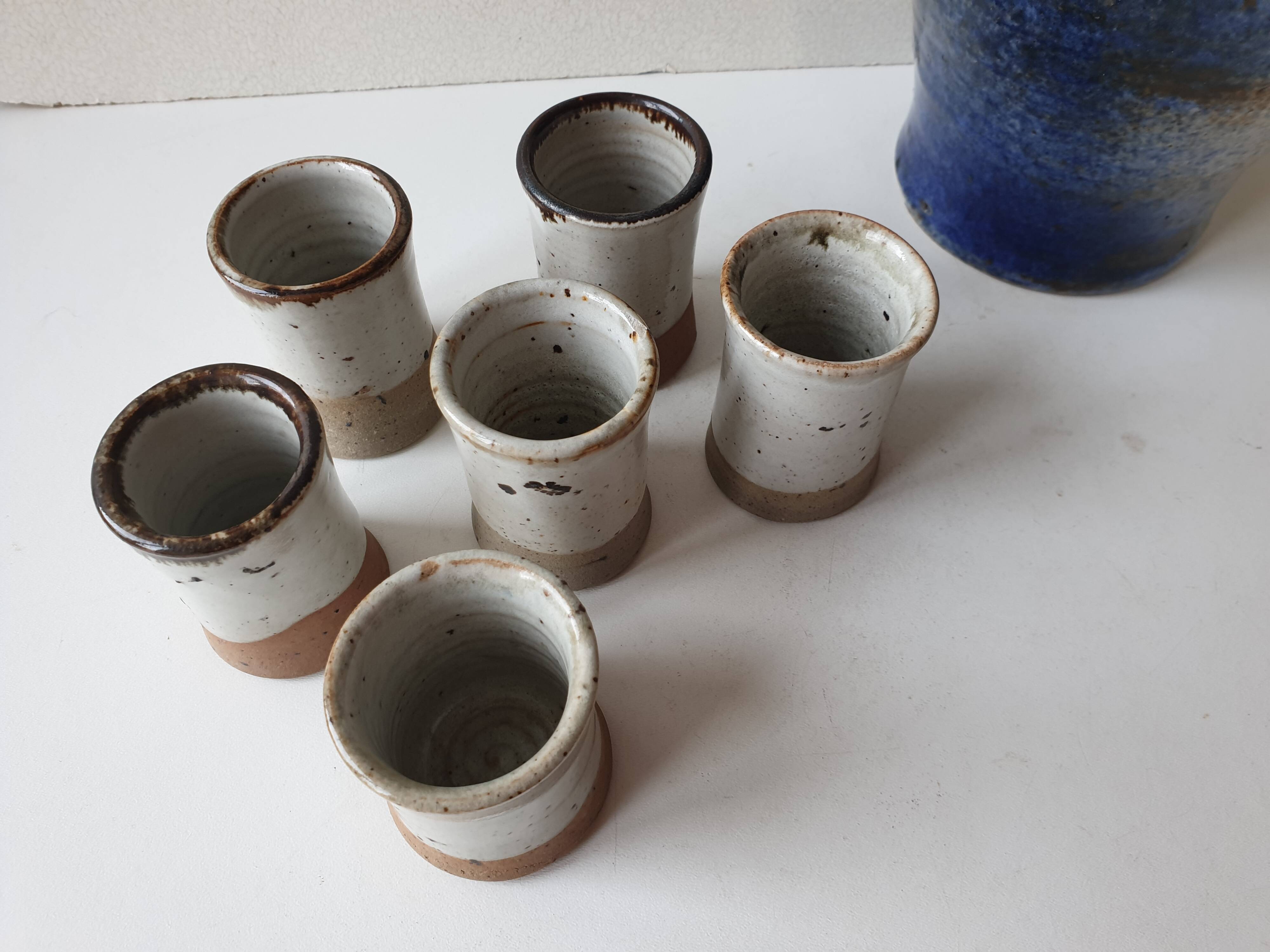 Set of liqueur bottle + 6 stoneware cups Signed Albert Breton Vézelay