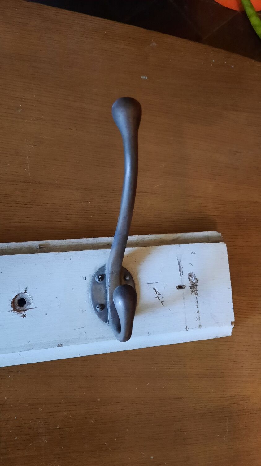 Wall coat rack with 5 hooks