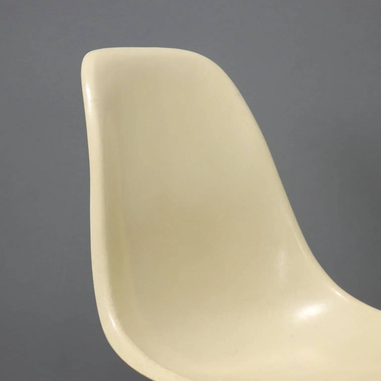 Herman Miller DSS chair vintage design by Charles & Ray Eames 1960s