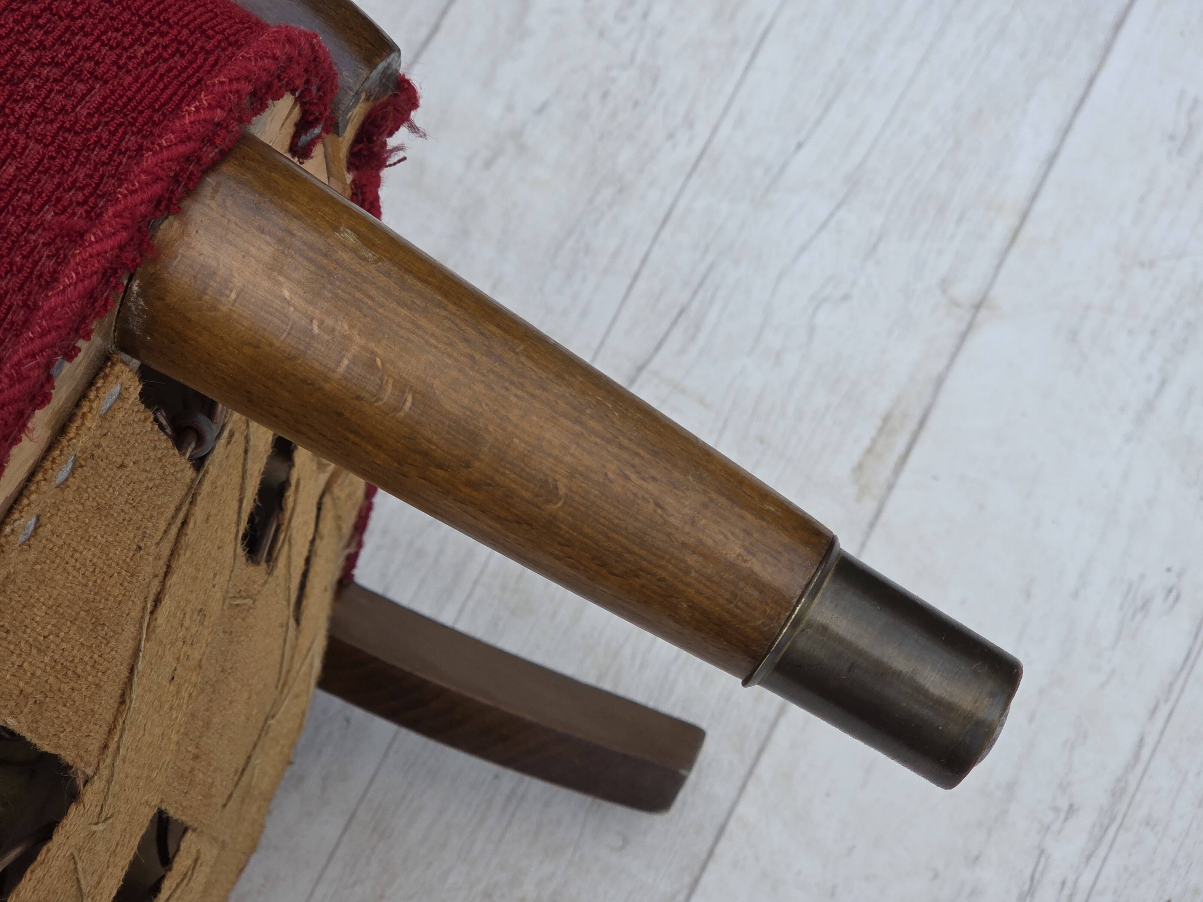 Fauteuil danois des années 1960, état d'origine, tissu en laine, pieds en bois de hêtre.