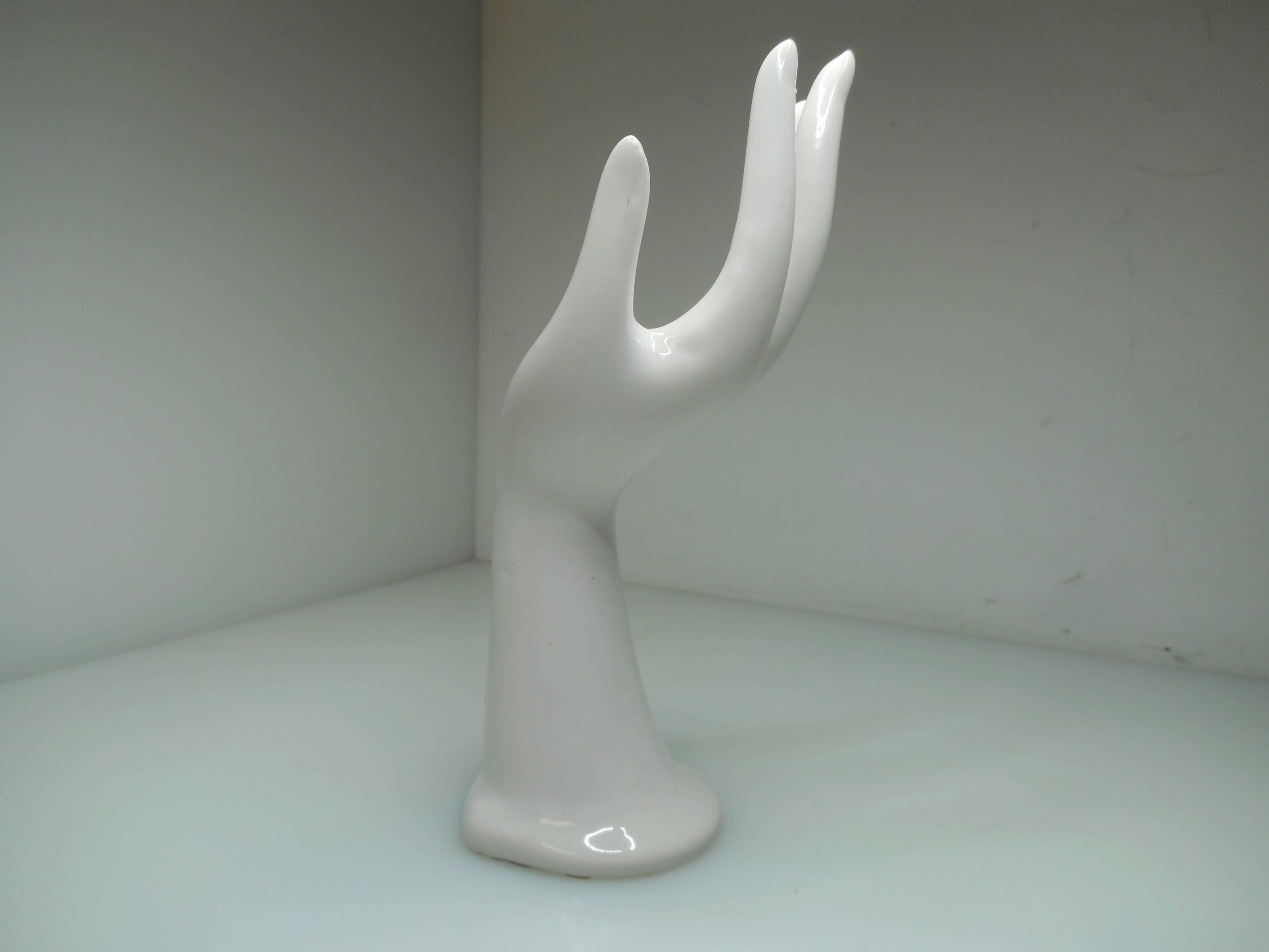 Main céramique blanche vintage