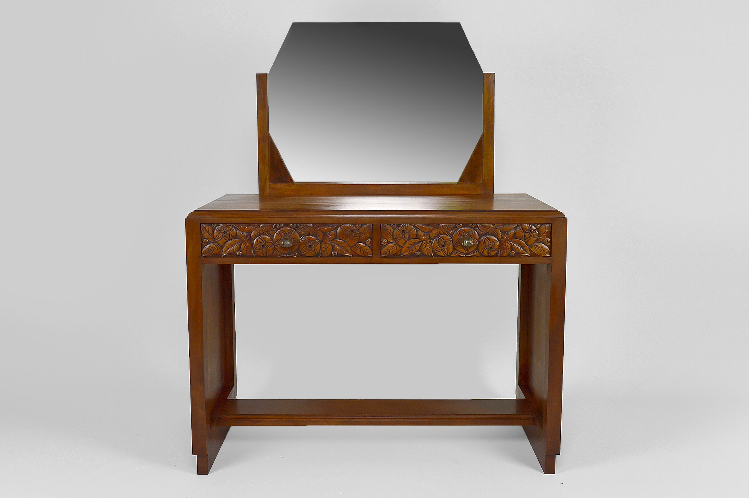 Coiffeuse art déco en noyer sculpté, france, vers 1930