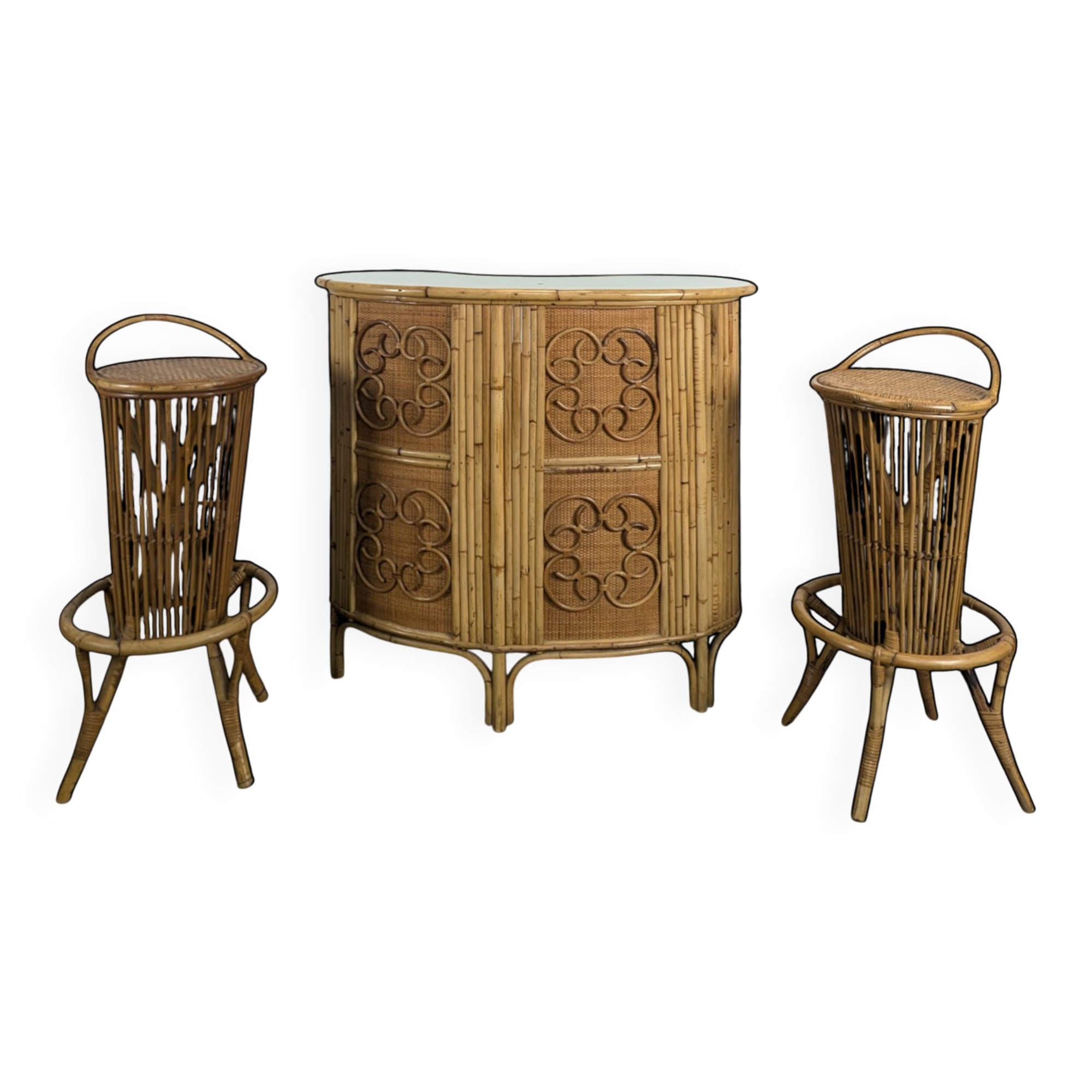 Comptoir et tabourets en bambou et rotin