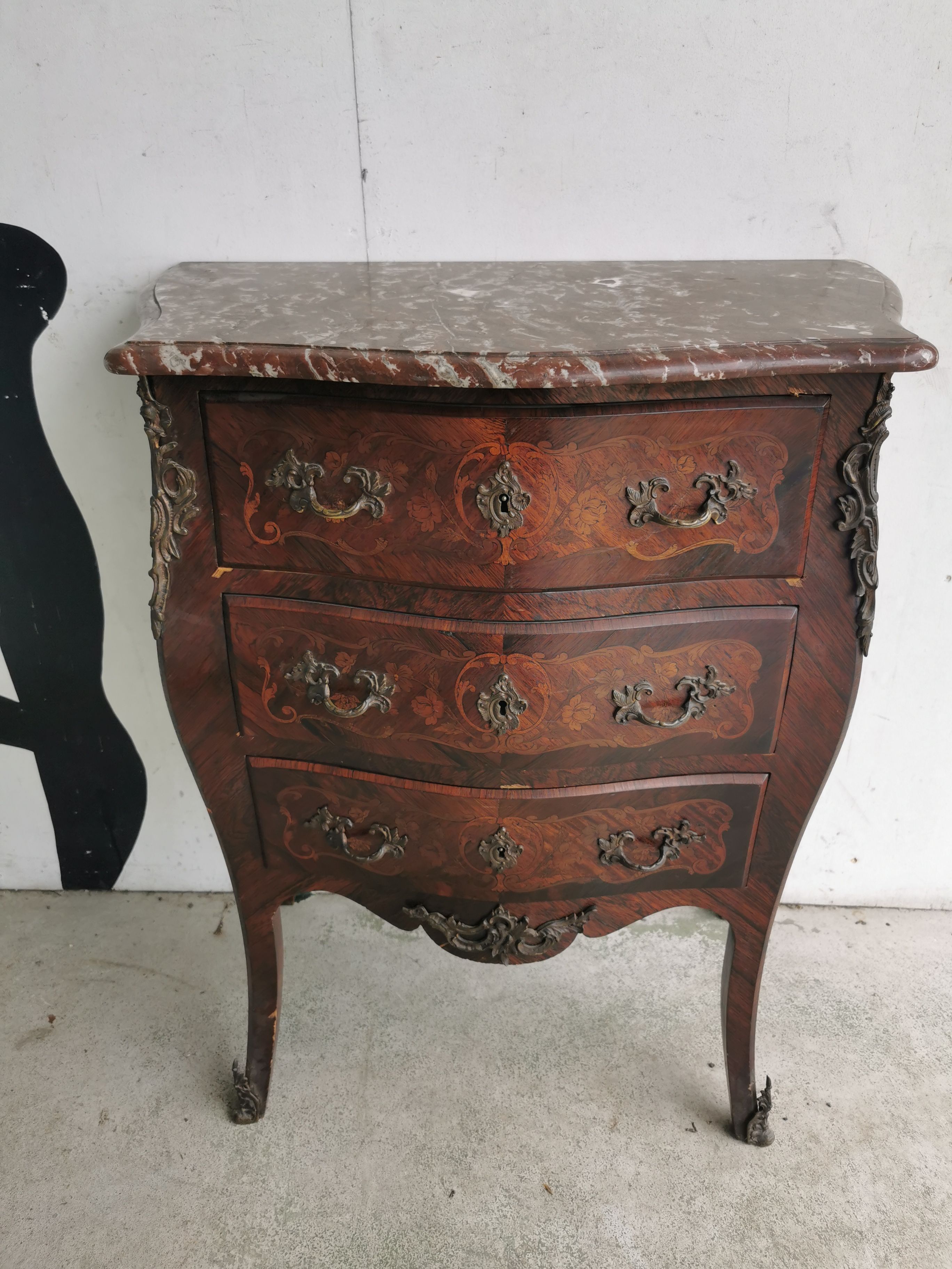 Dresser xxth rosewood top marble