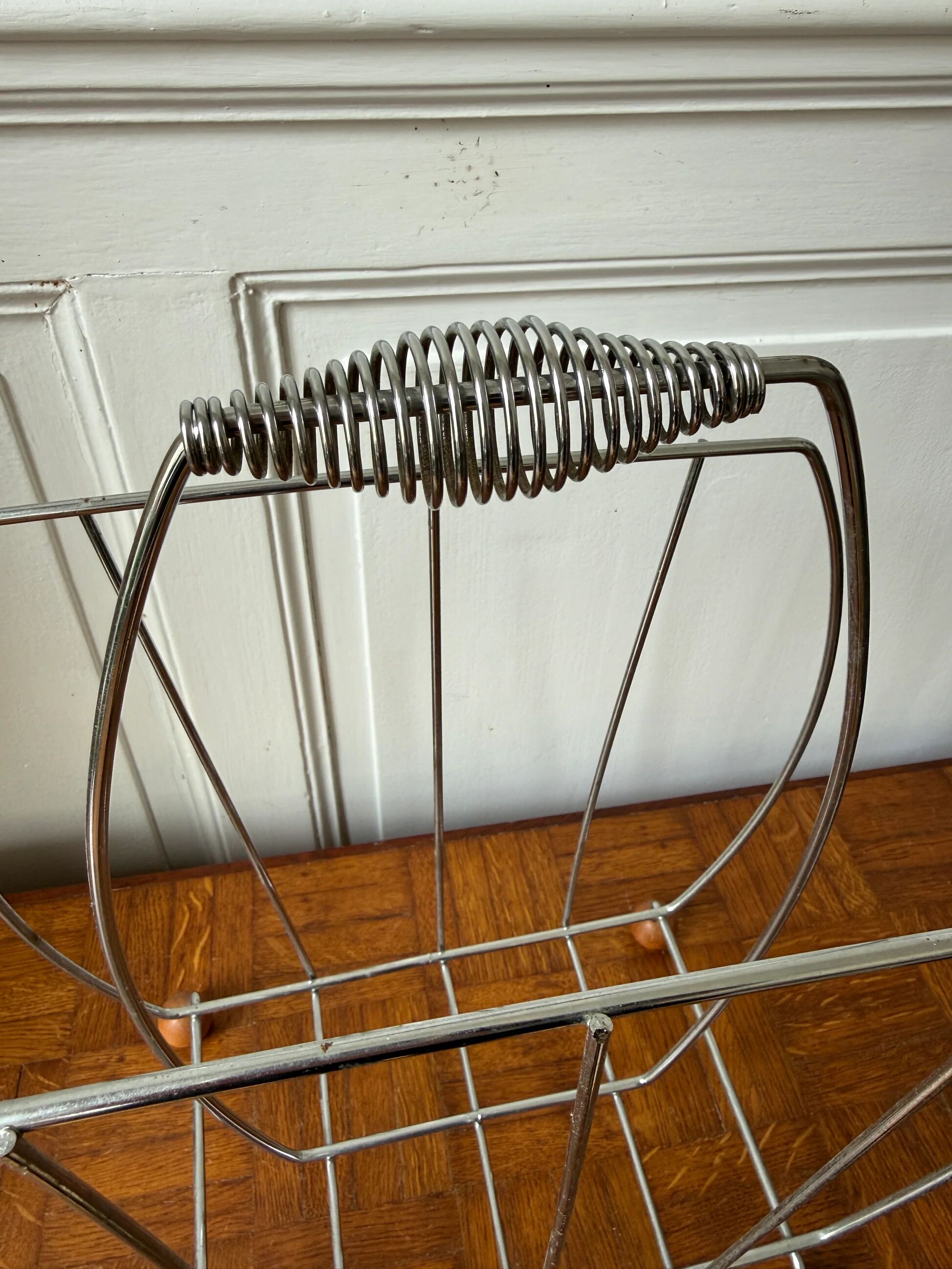 Vintage magazine rack – the retro charm of the 60s/70s