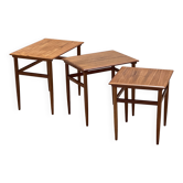 Ensemble de trois tables gigognes danoises en teck par Johannes Andersen, années 1960