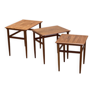 Ensemble de trois tables gigognes danoises en teck par Johannes Andersen, années 1960