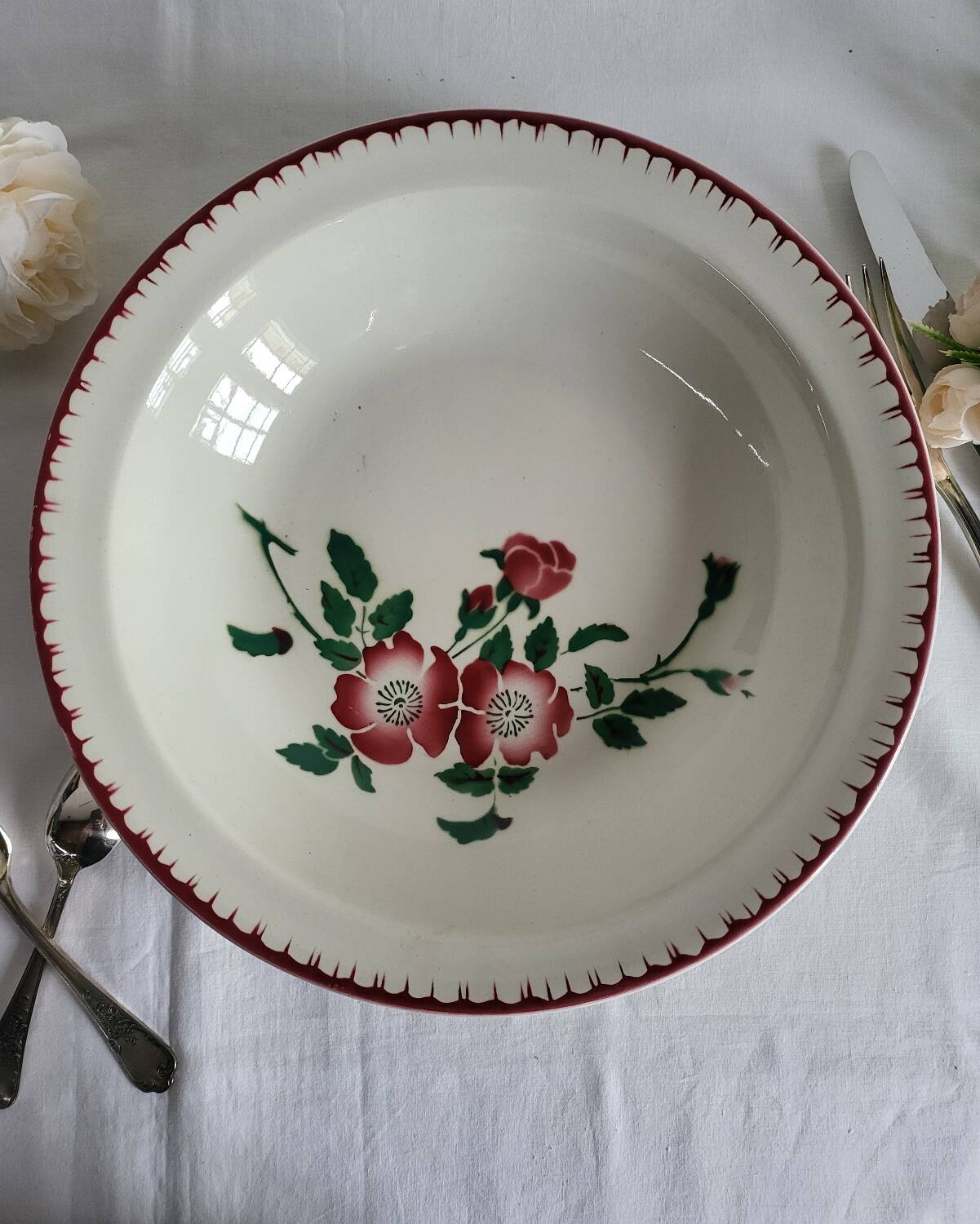 Large round, shallow earthenware dish, sarreguemines, epernay pattern