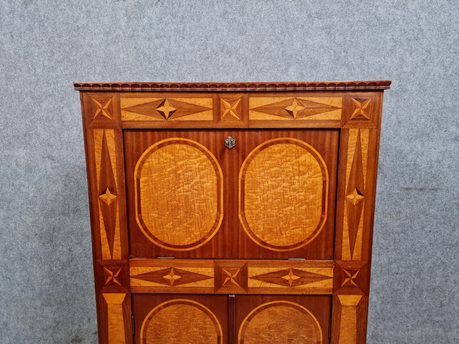 Secretary of Dame Restauration/Charles X in precious wood marquetry circa 1900